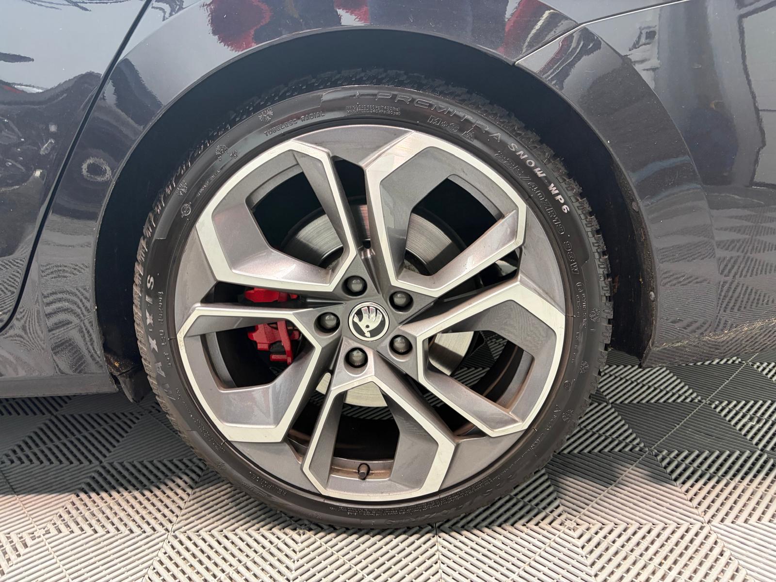 SKODA Octavia Combi 2.0 TSI DSG RS - Attelage - Toit ouvrant-image-30