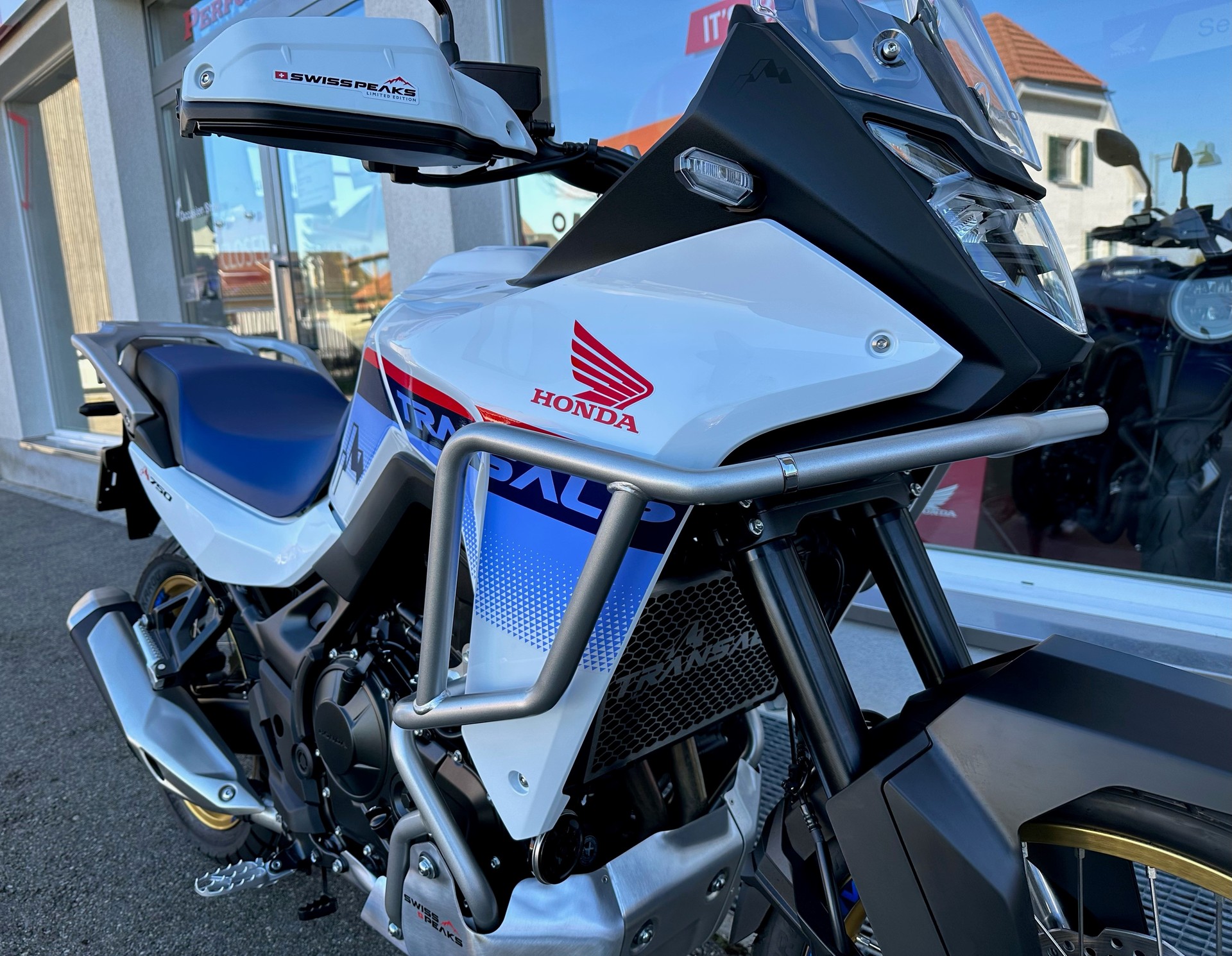 HONDA XL 750 Lim. Ed. Swiss Peak - manuell-image-3