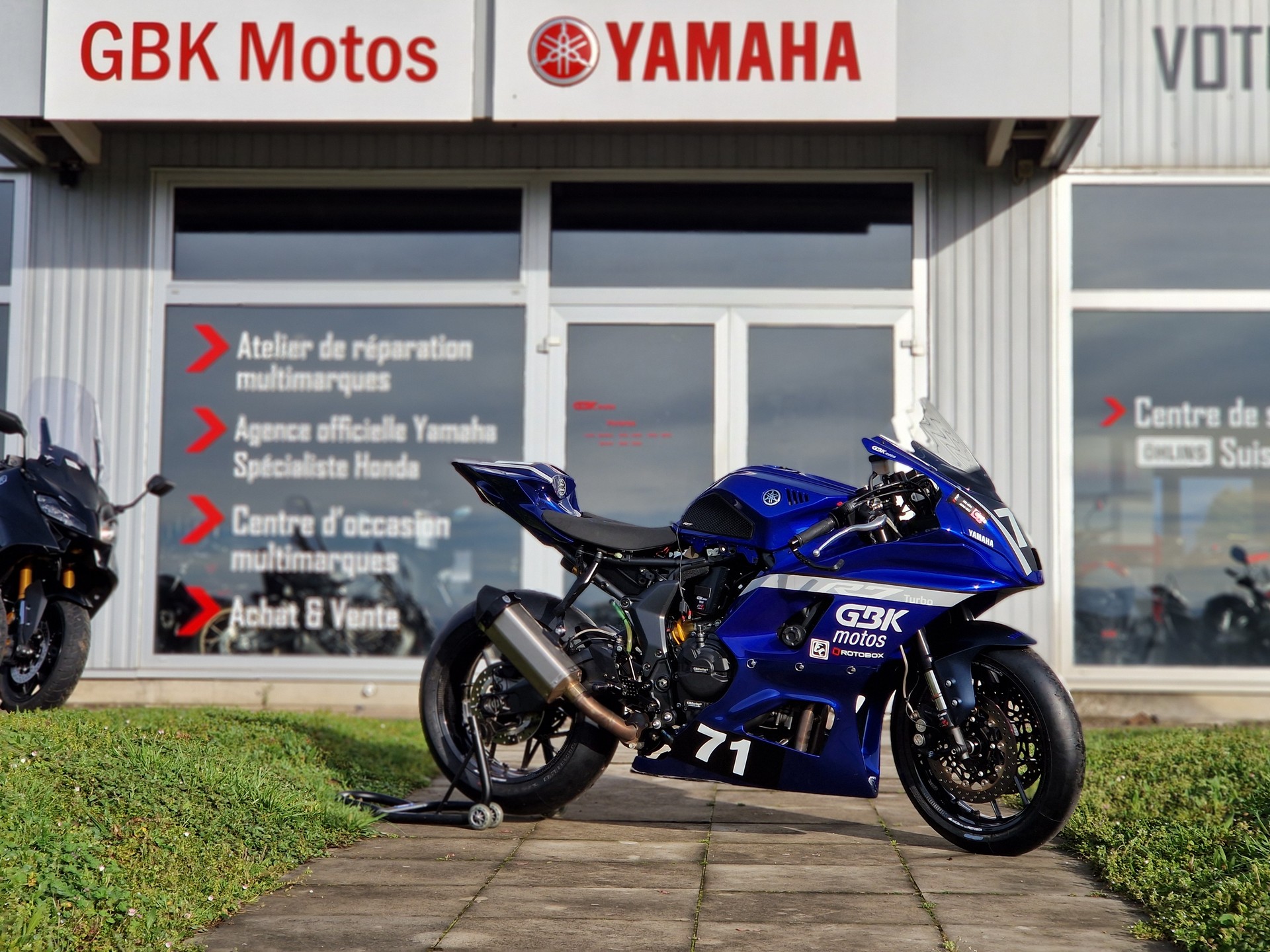 YAMAHA YZF-R7-image-0