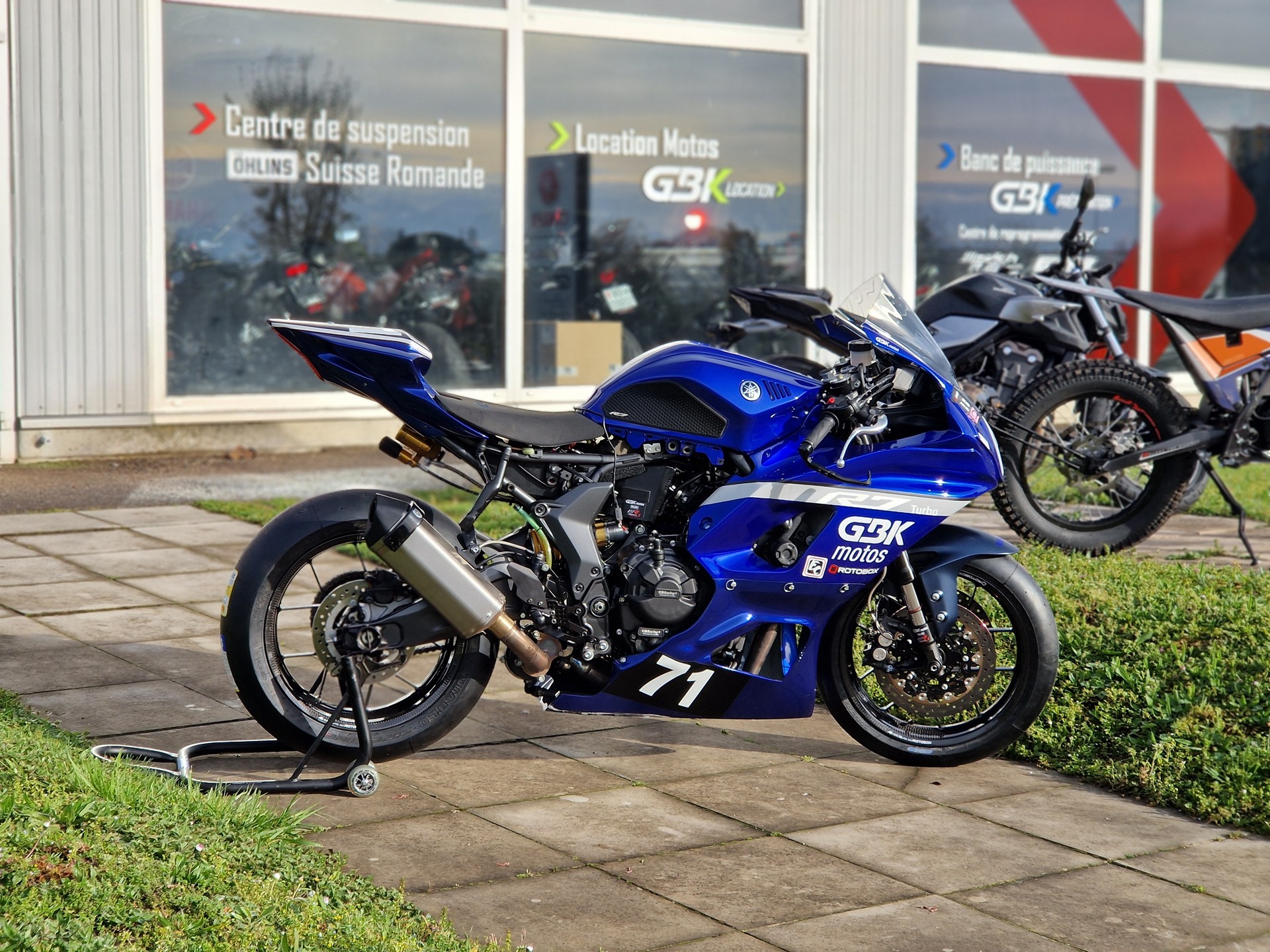 YAMAHA YZF-R7-image-1