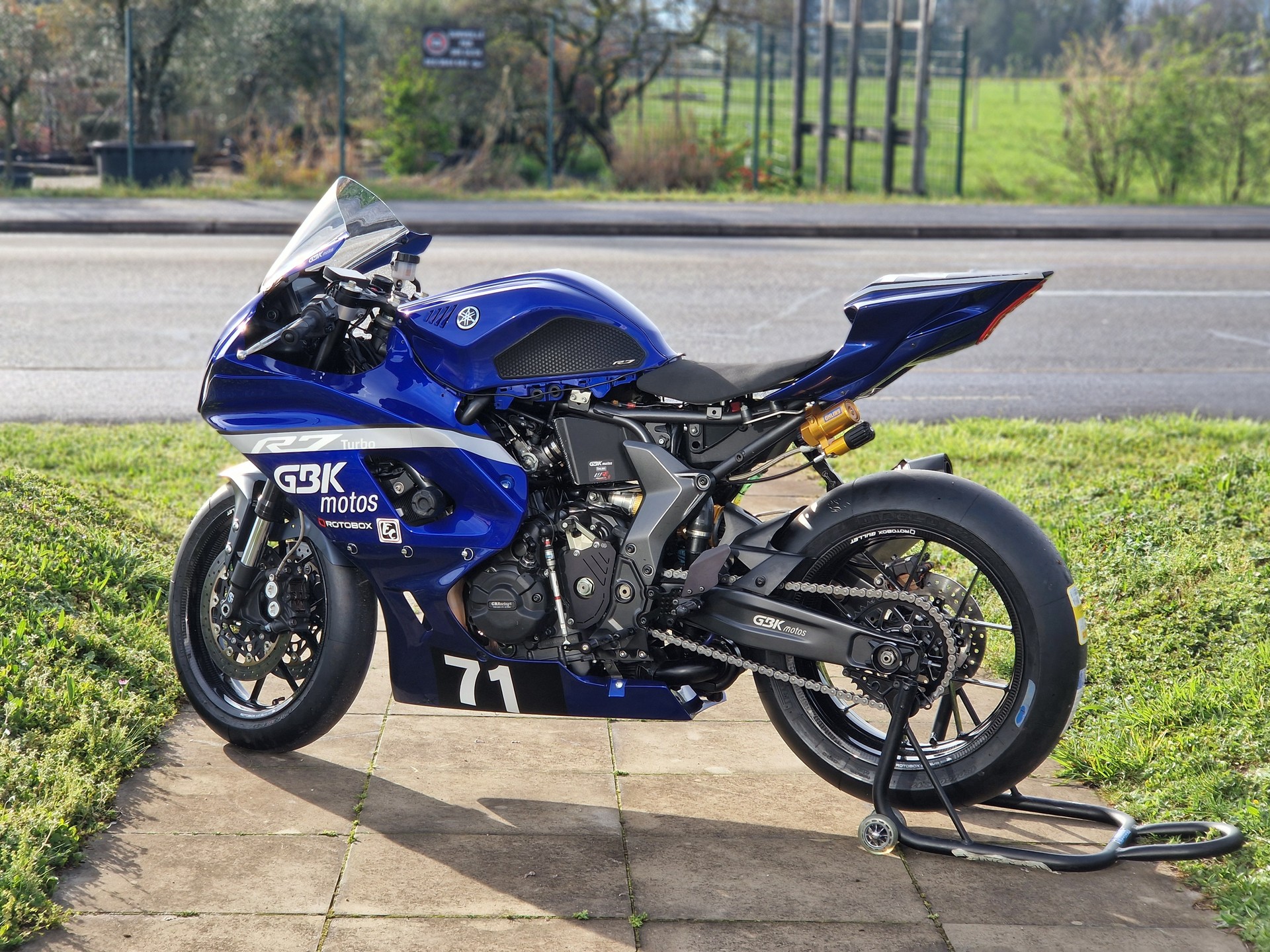 YAMAHA YZF-R7-image-3