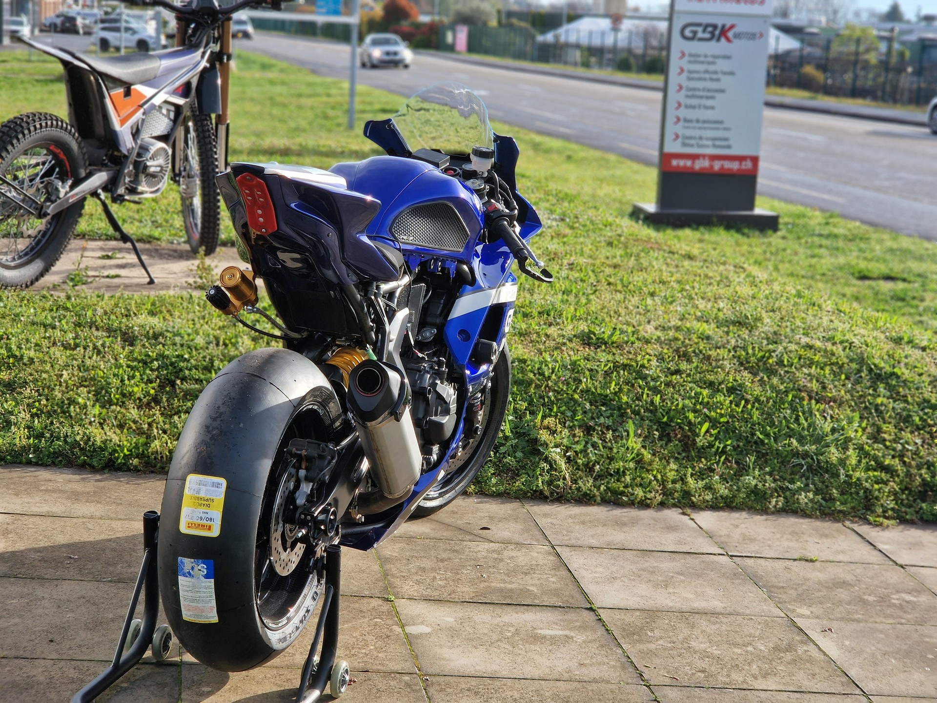 YAMAHA YZF-R7-image-2