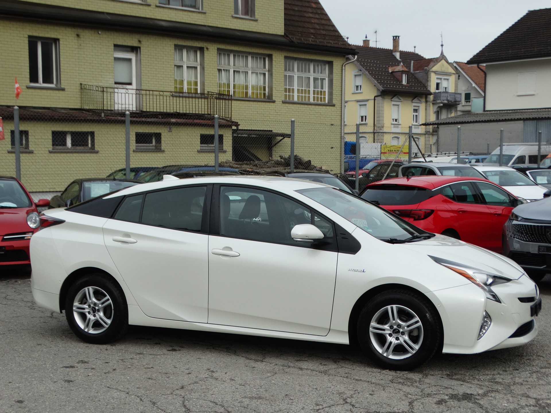 TOYOTA Prius 1.8 VVT-i HSD Sol Premium-image-1