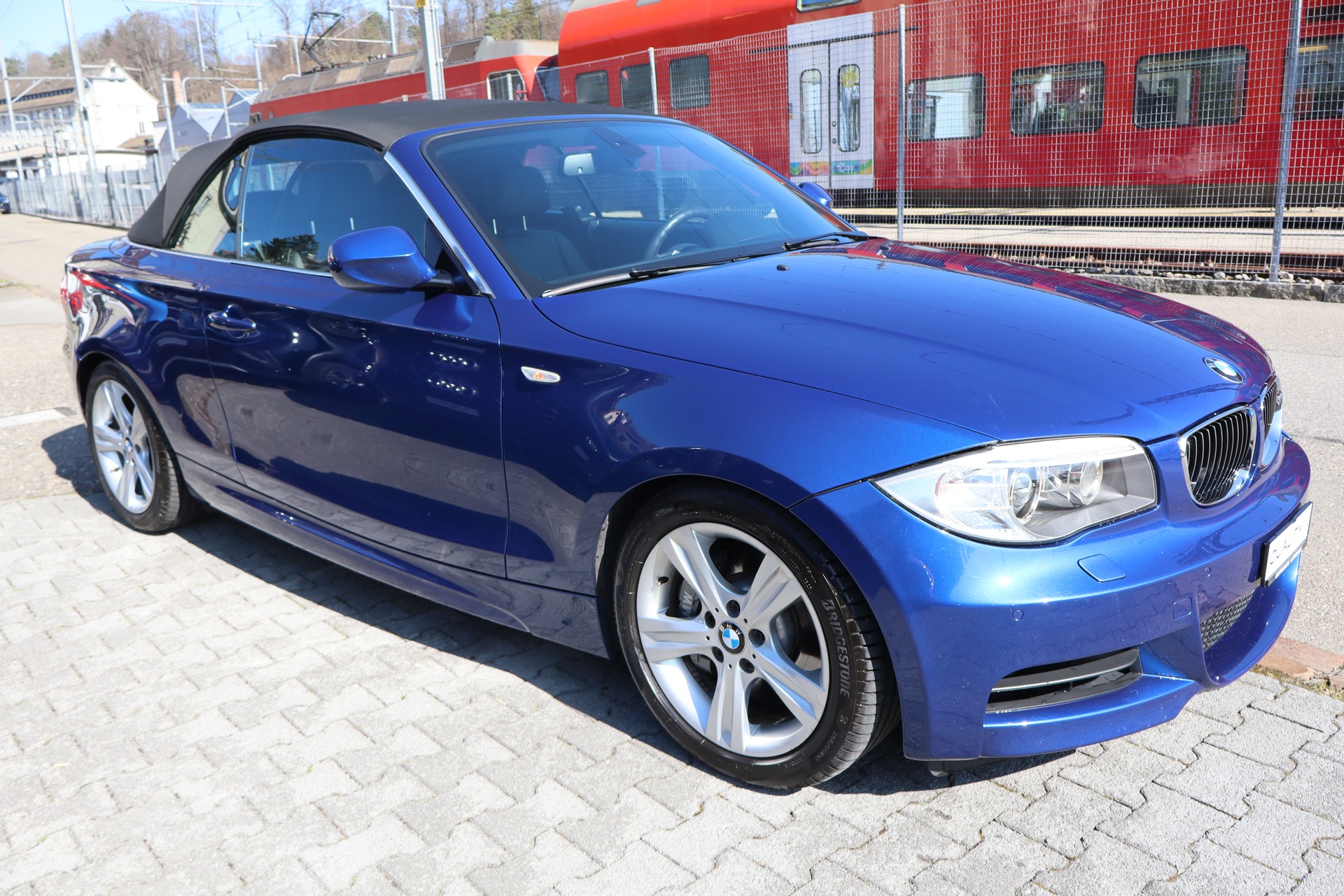 BMW 135i Cabrio DSG-showroom-element-1