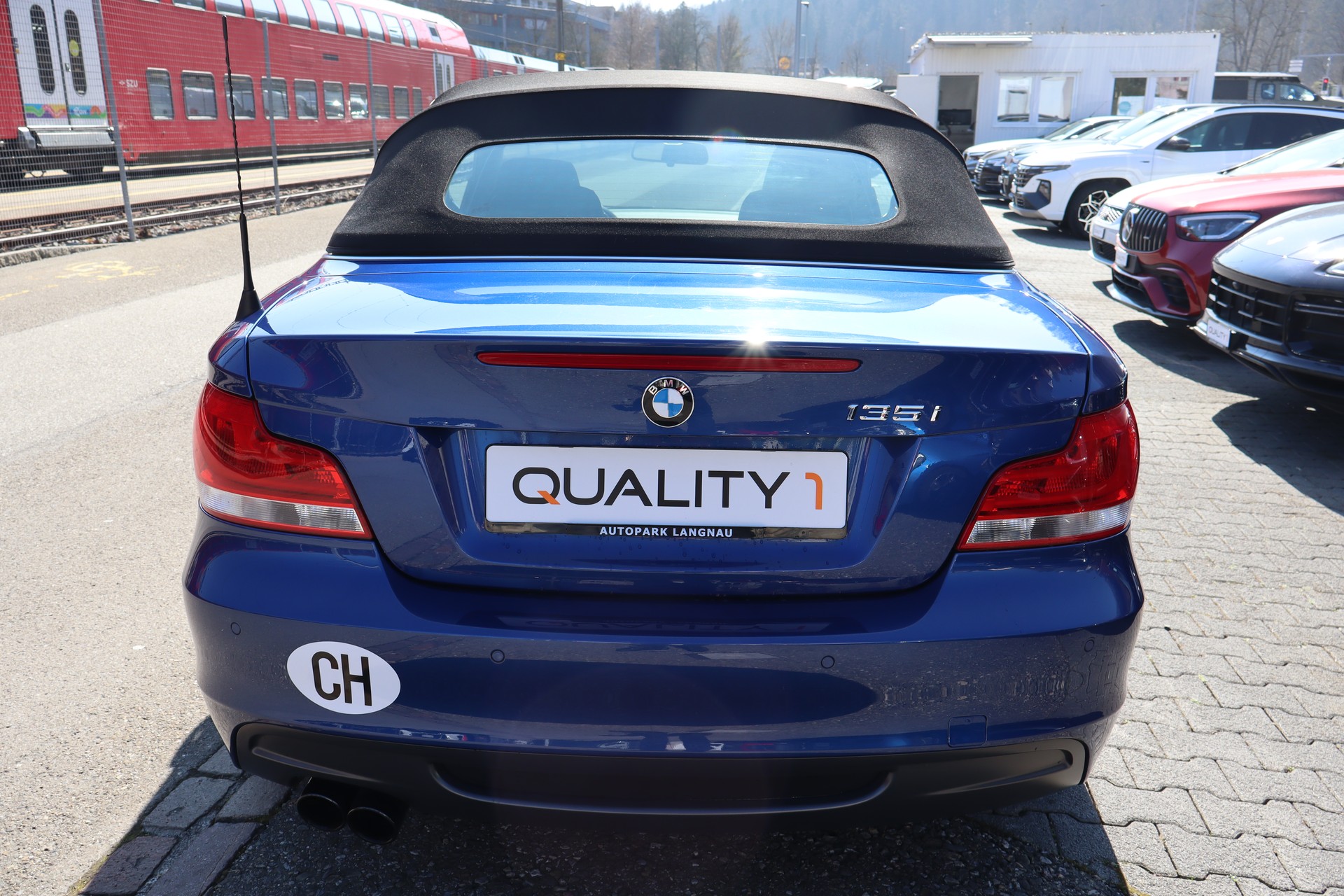 BMW 135i Cabrio DSG-showroom-element-2