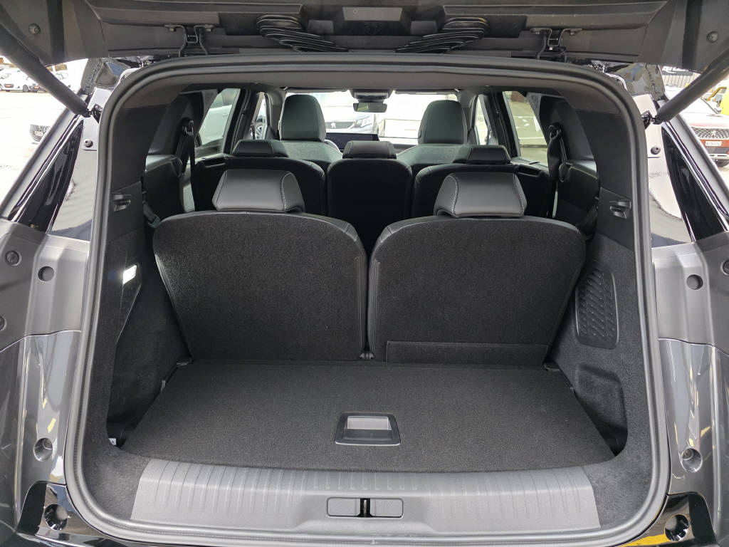 PEUGEOT 5008 e-Launch Edition AWD-image-8