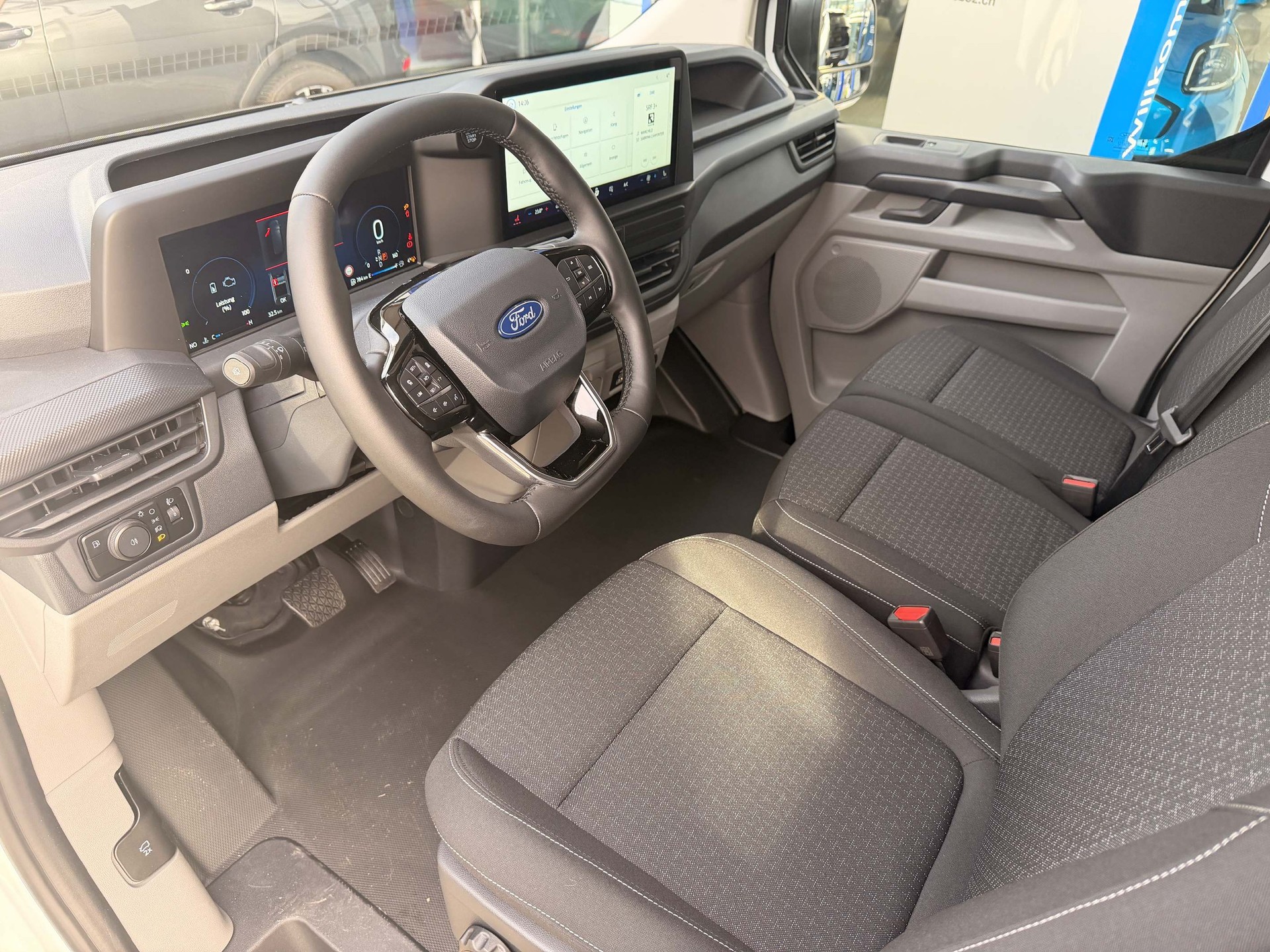 FORD Transit Custom Van 320 L2 2.5 Duratec 233 Trend PHEV-image-9