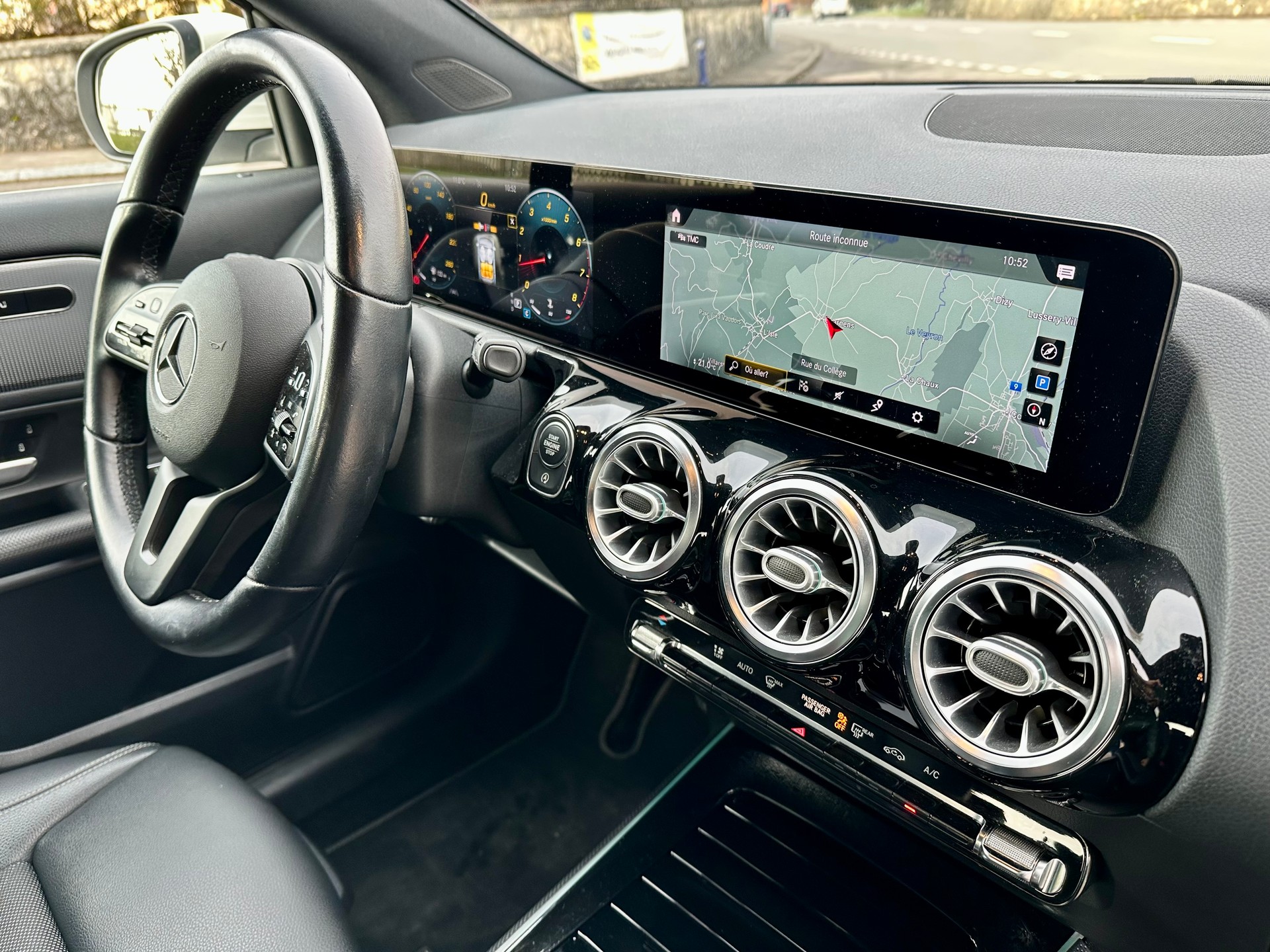 MERCEDES-BENZ GLA 200 Style 7G-DCT-image-14
