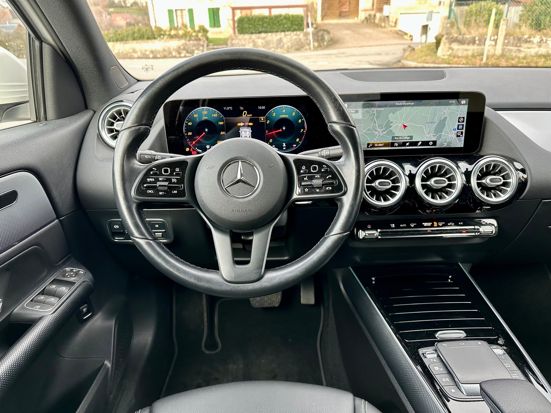 MERCEDES-BENZ GLA 200 Style 7G-DCT-image-9