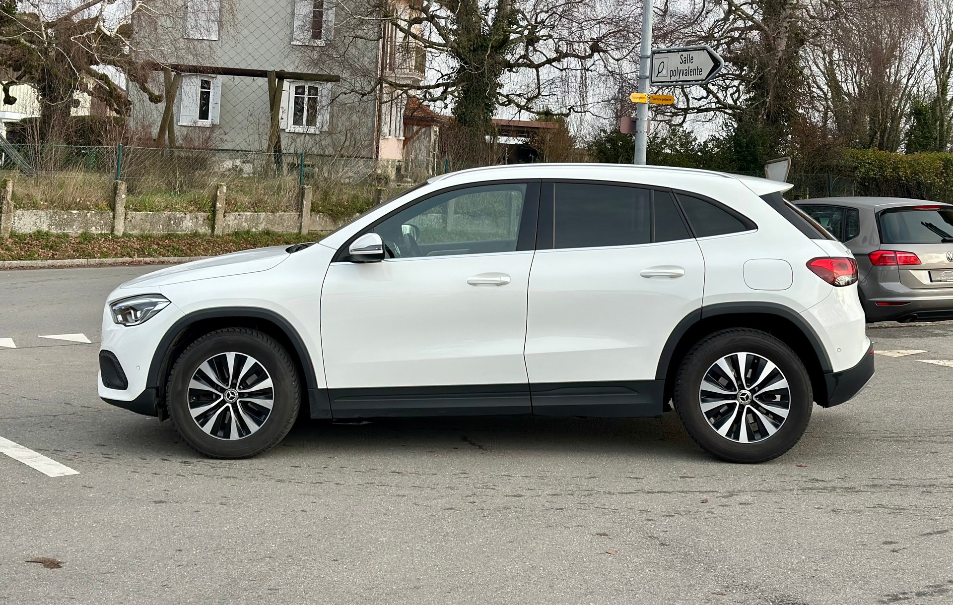 MERCEDES-BENZ GLA 200 Style 7G-DCT-image-5