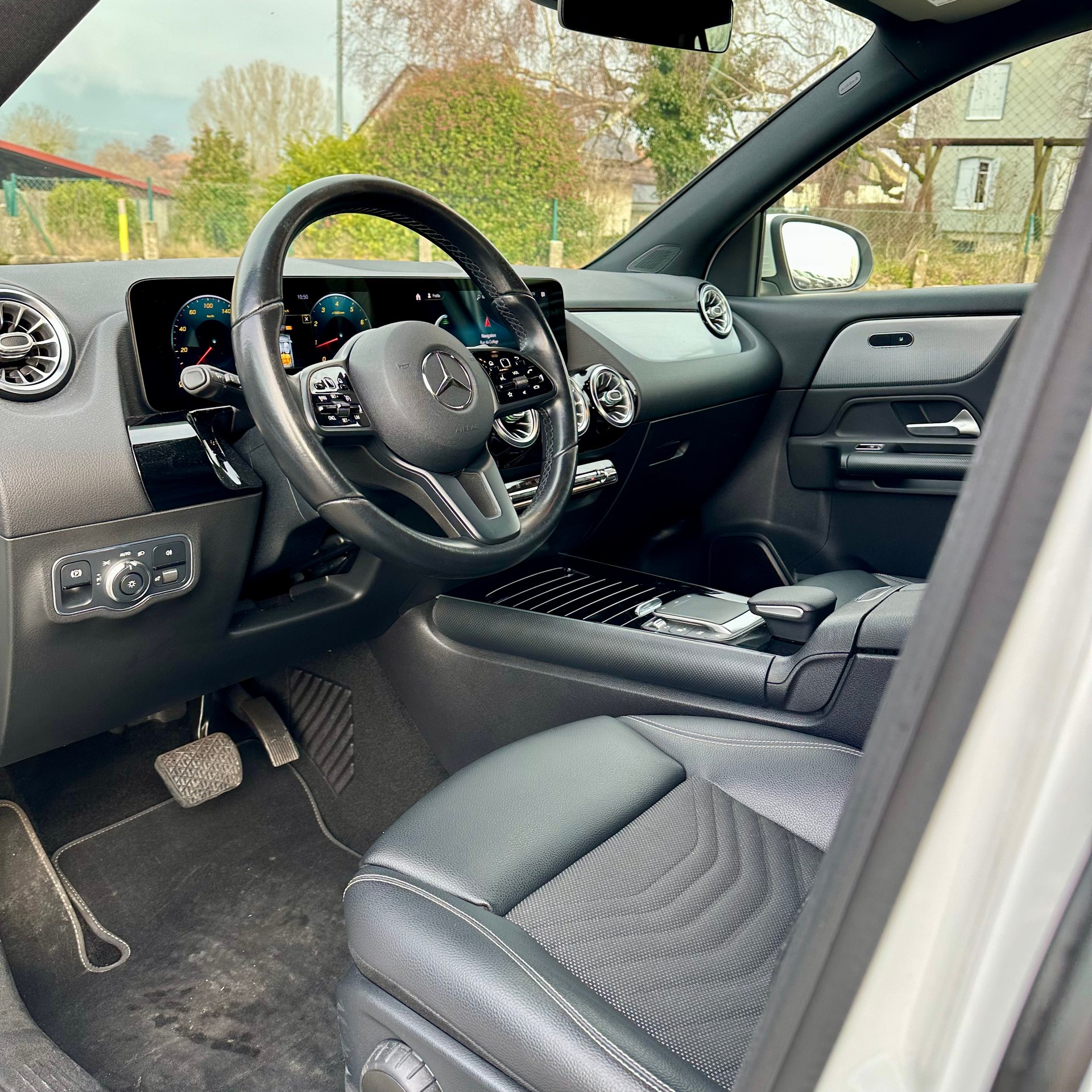 MERCEDES-BENZ GLA 200 Style 7G-DCT-image-10