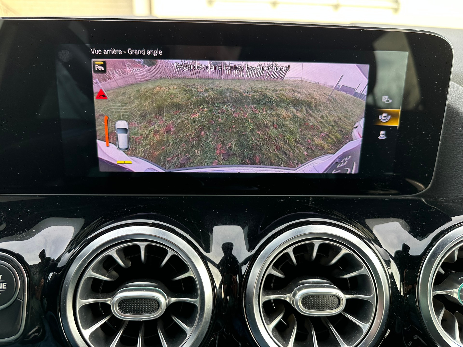 MERCEDES-BENZ GLA 200 Style 7G-DCT-image-15