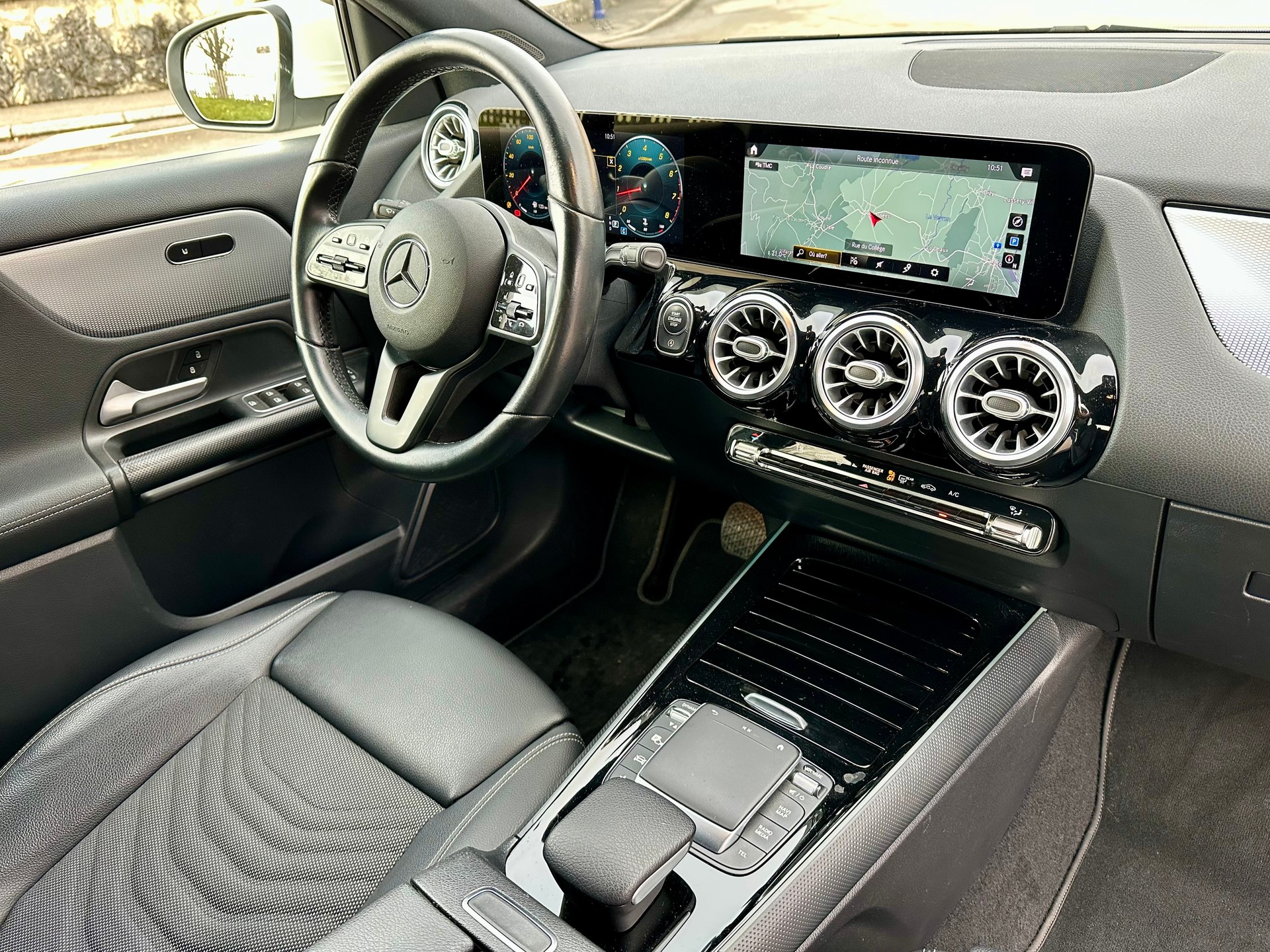 MERCEDES-BENZ GLA 200 Style 7G-DCT-image-11