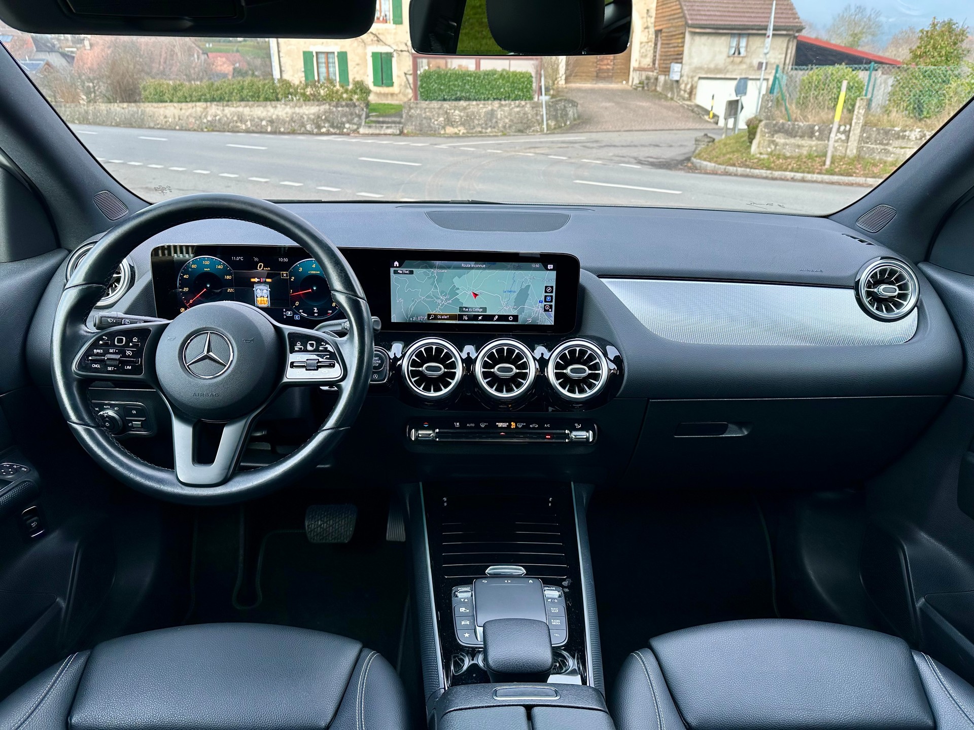 MERCEDES-BENZ GLA 200 Style 7G-DCT-image-8