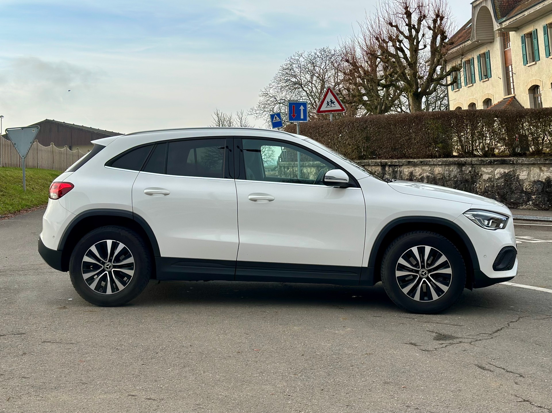 MERCEDES-BENZ GLA 200 Style 7G-DCT-image-6