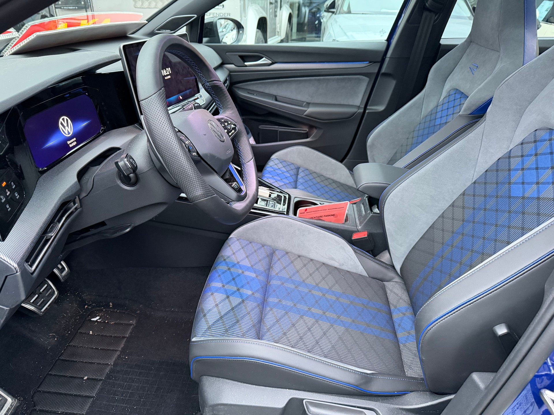 VW Golf Variant 2.0 TSI R DSG 4 Motion-image-11