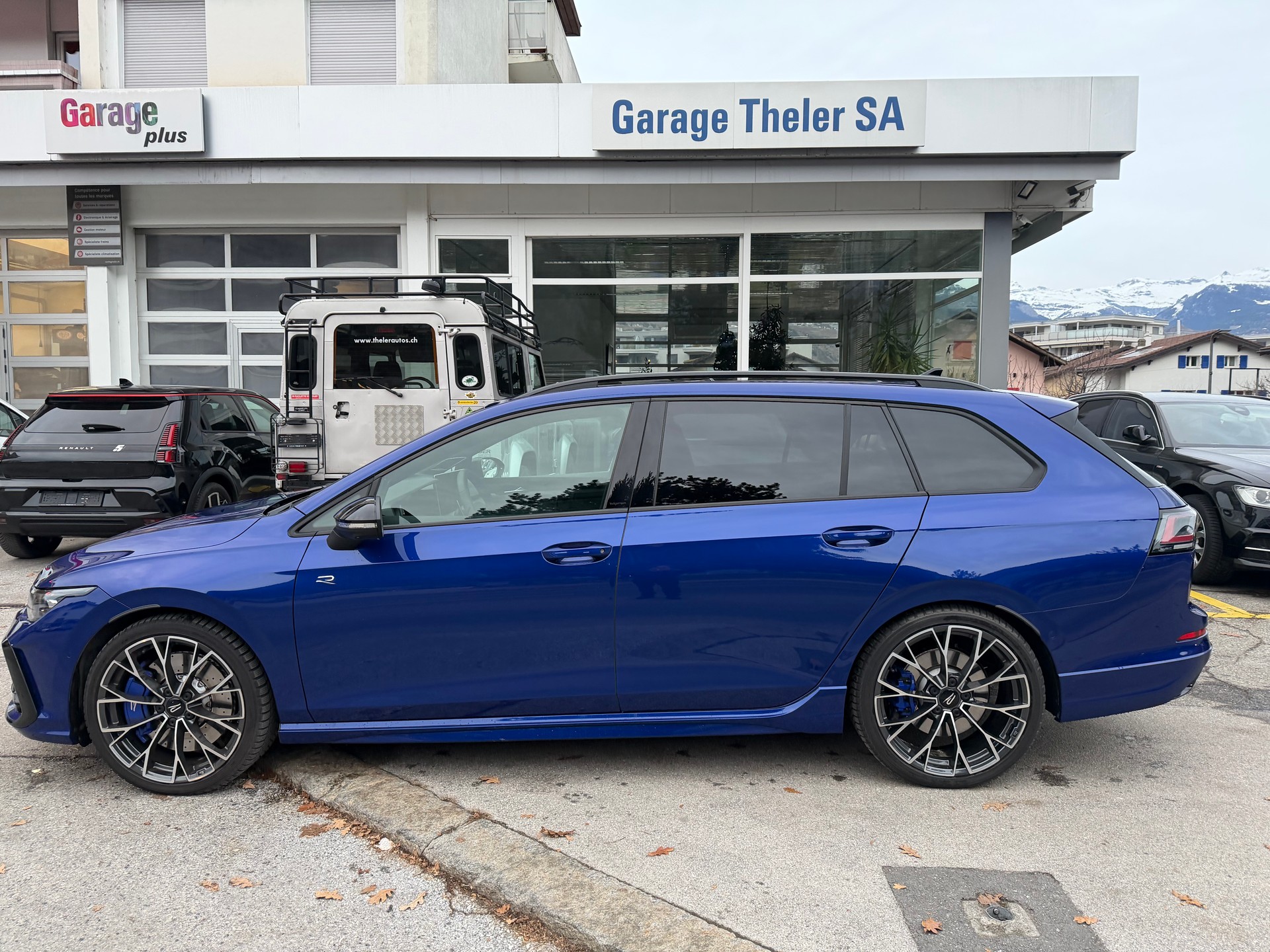VW Golf Variant 2.0 TSI R DSG 4 Motion-image-10