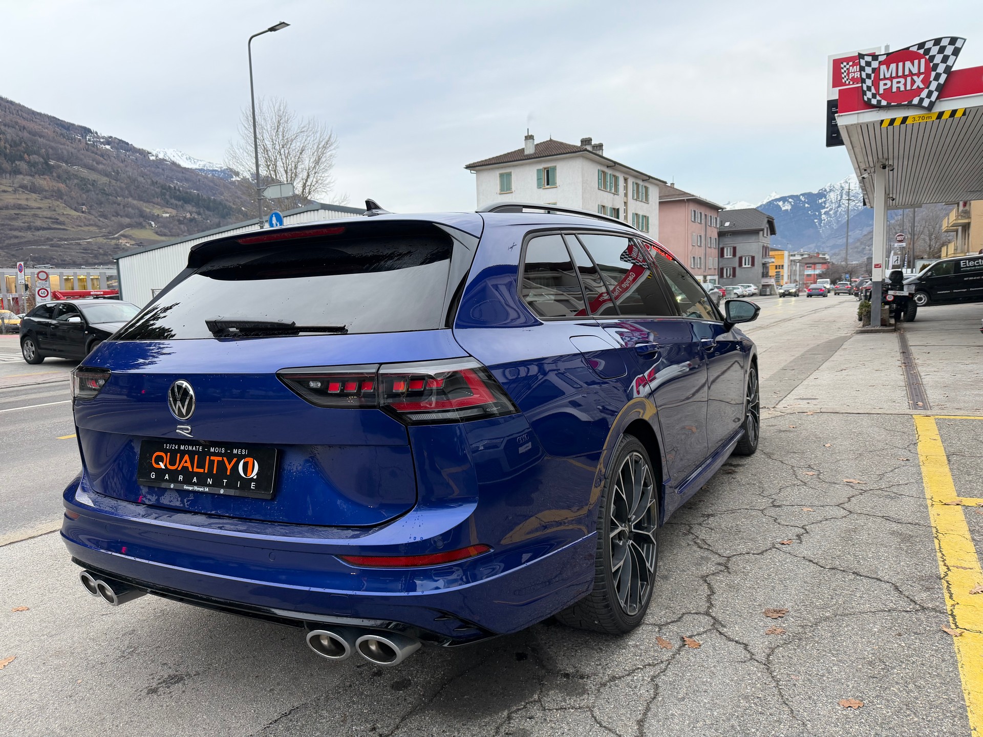 VW Golf Variant 2.0 TSI R DSG 4 Motion-image-6