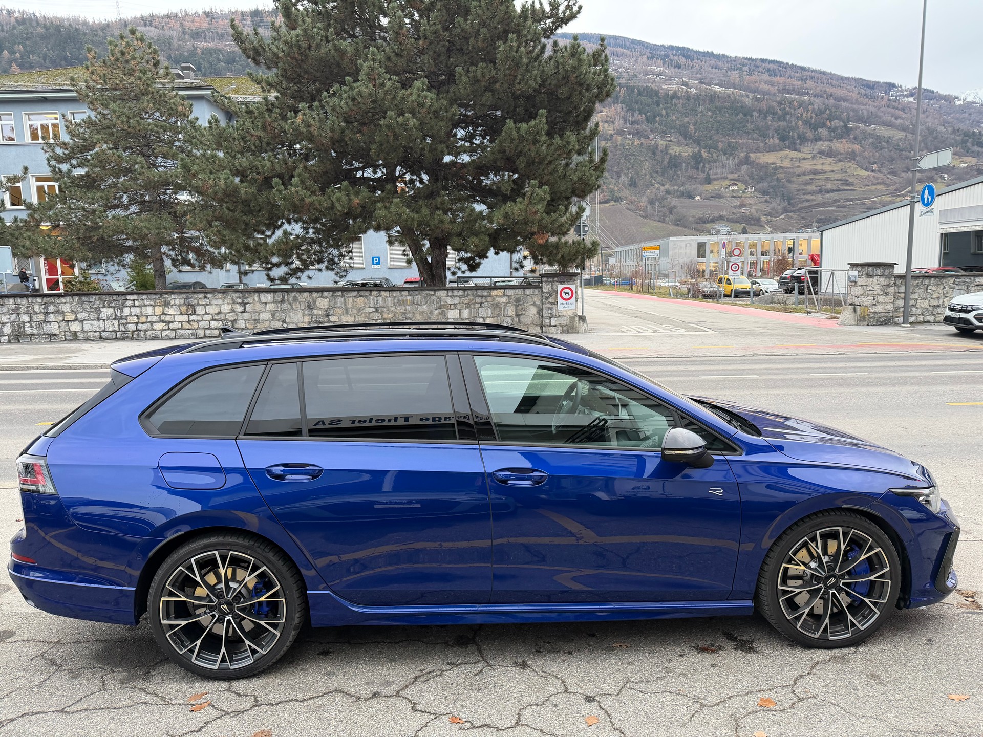 VW Golf Variant 2.0 TSI R DSG 4 Motion-image-4