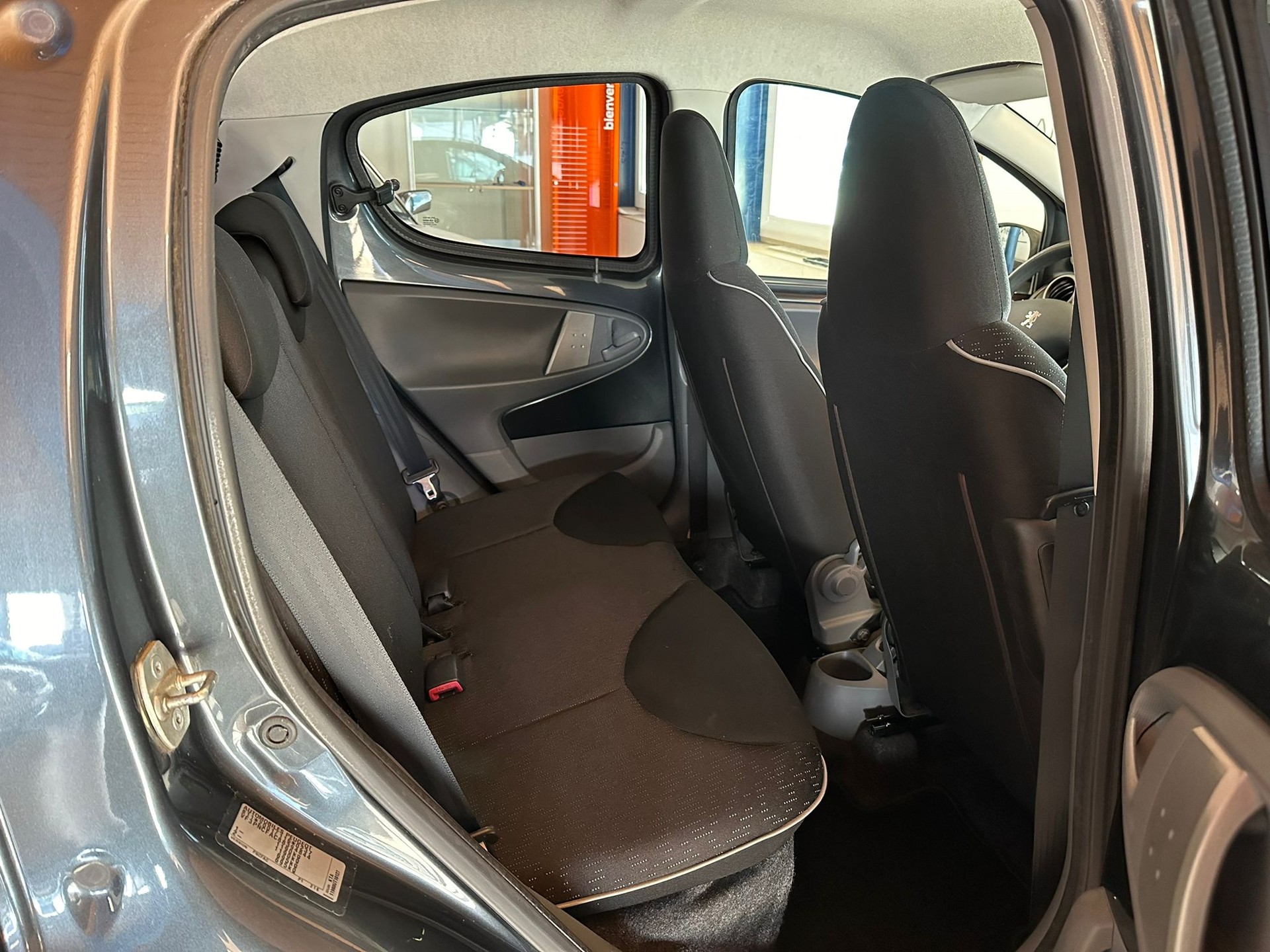 PEUGEOT 107 1.0 Urban-image-12