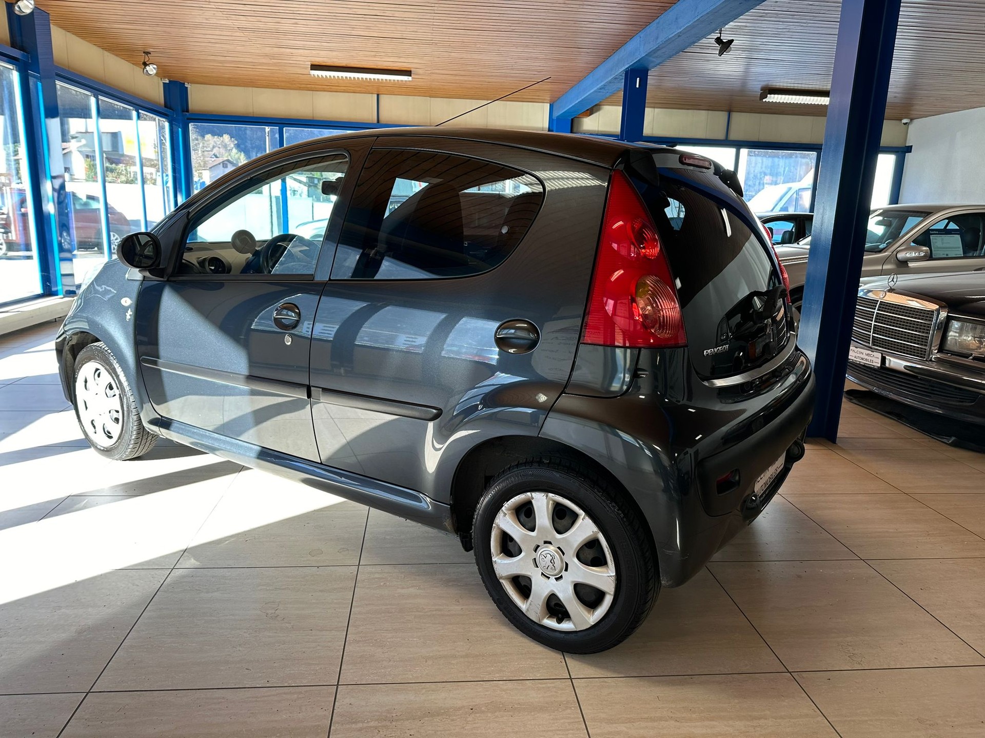 PEUGEOT 107 1.0 Urban-image-6