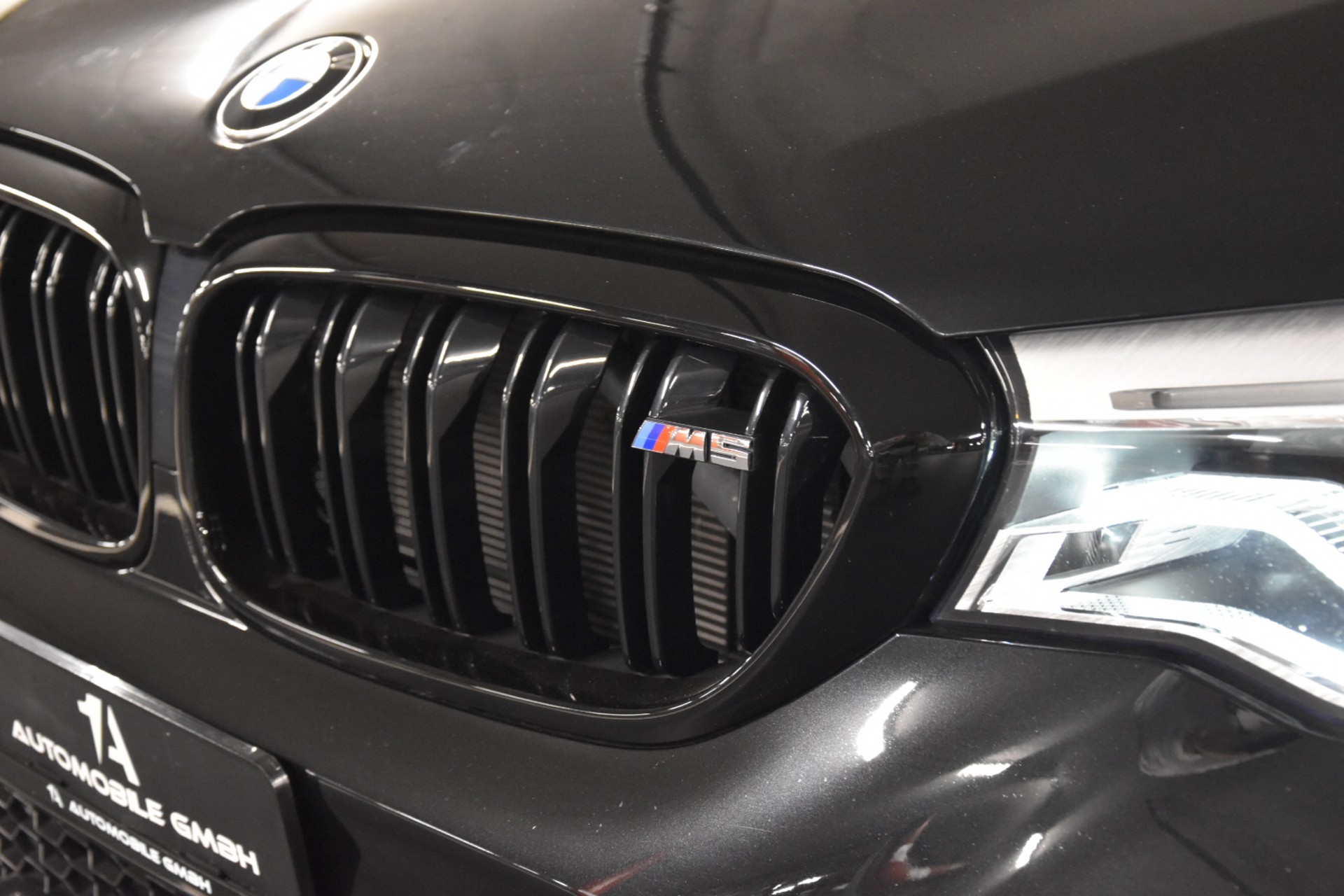 BMW M5 xDrive Drivelogic ***LIEBHABERFHRZEUG***-showroom-element-2