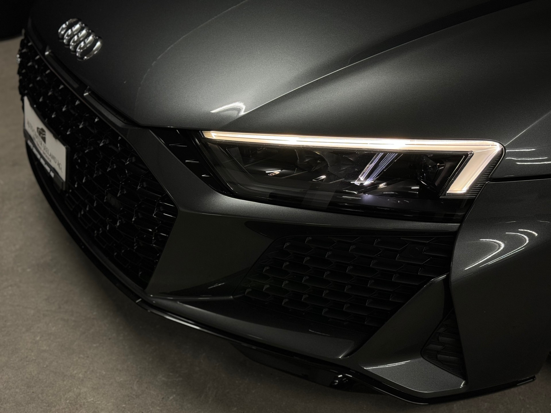 AUDI R8 Coupé performance S-Tronic-image-2
