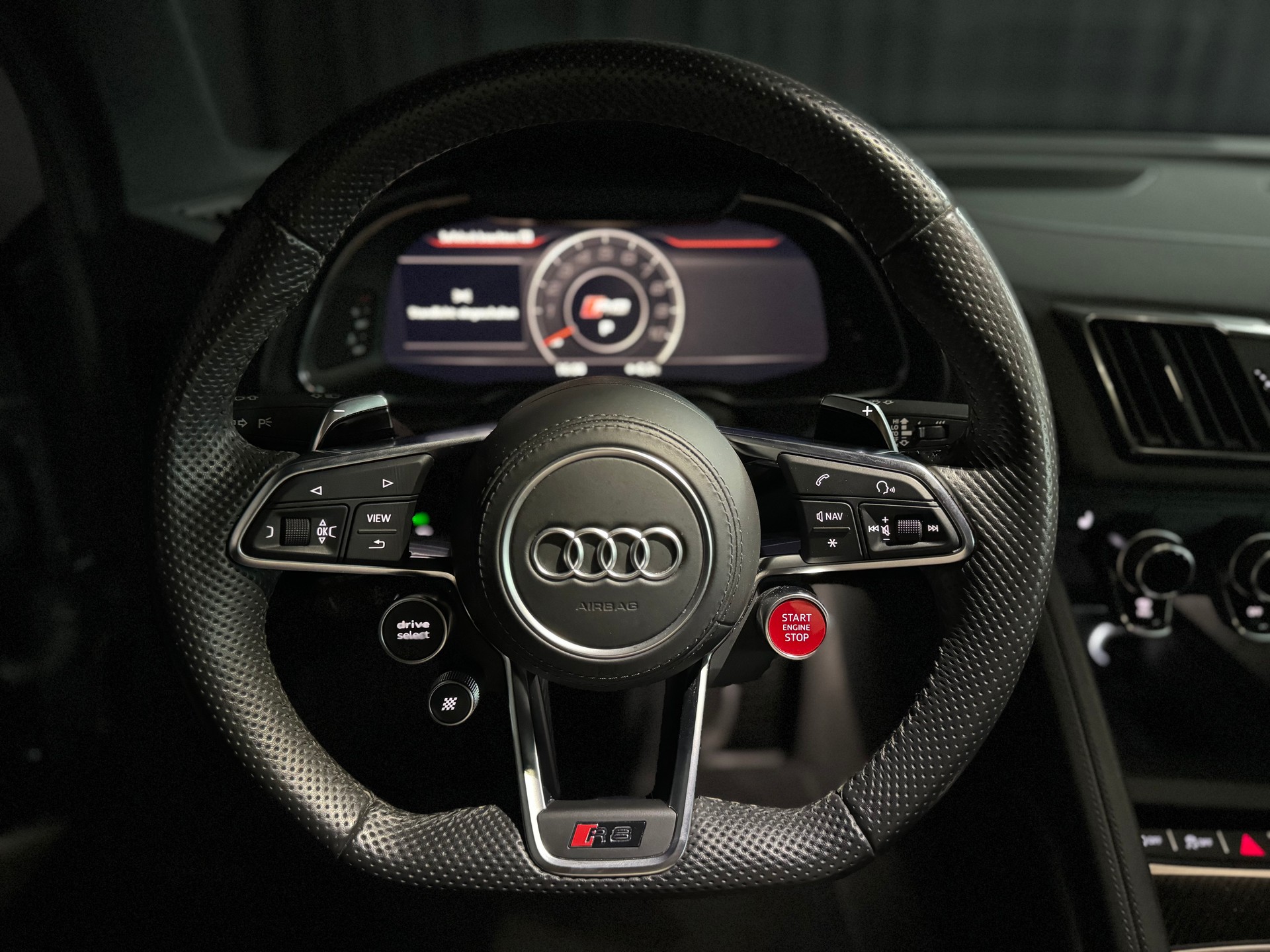 AUDI R8 Coupé performance S-Tronic-image-12