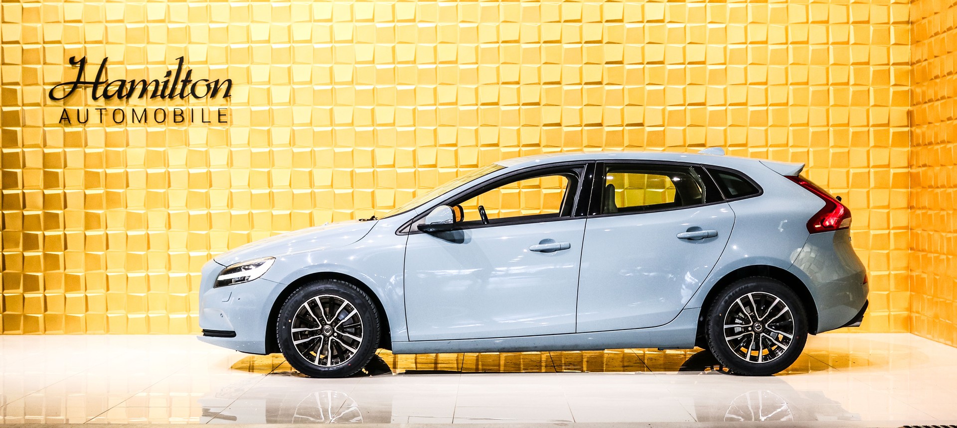 VOLVO V40 D4 Momentum Geartronic-image-4