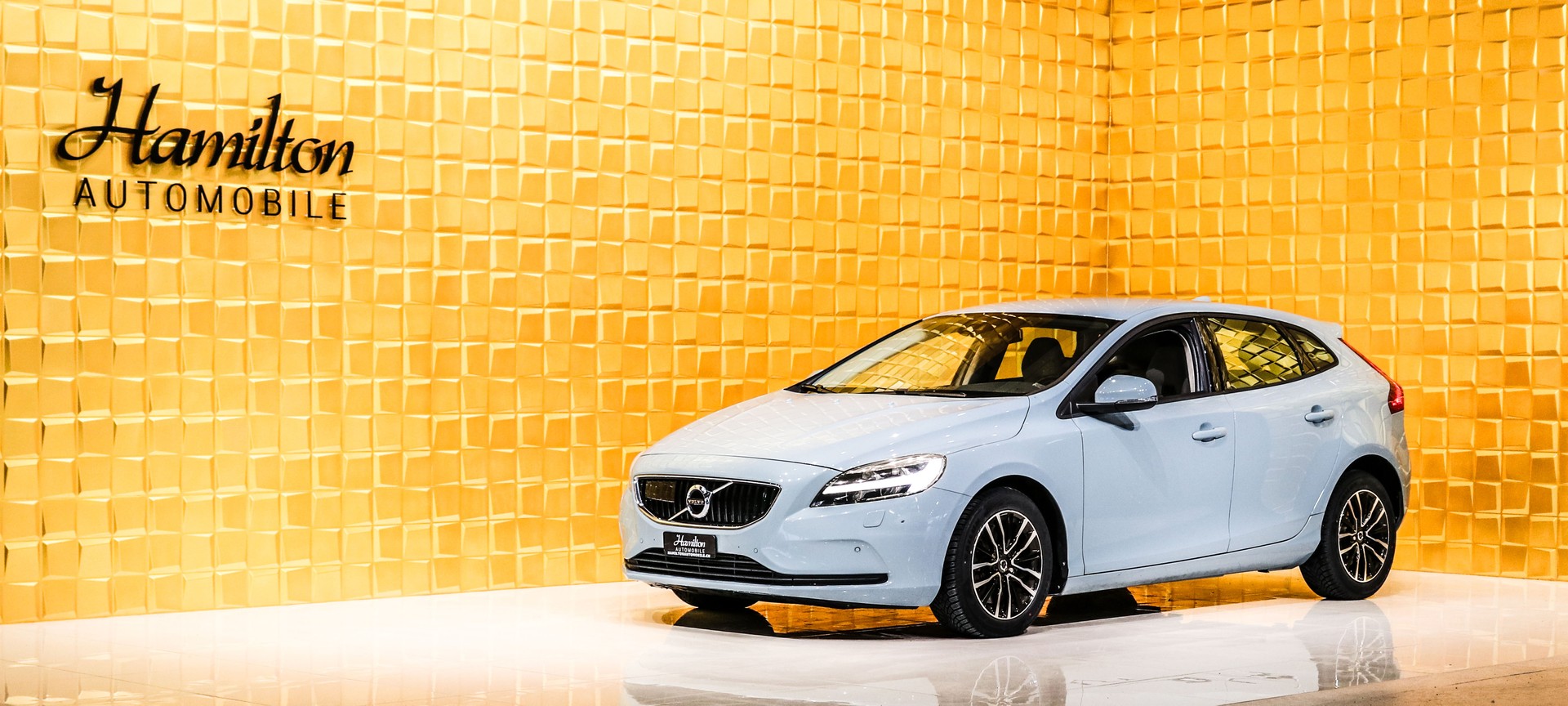 VOLVO V40 D4 Momentum Geartronic-showroom-element-1