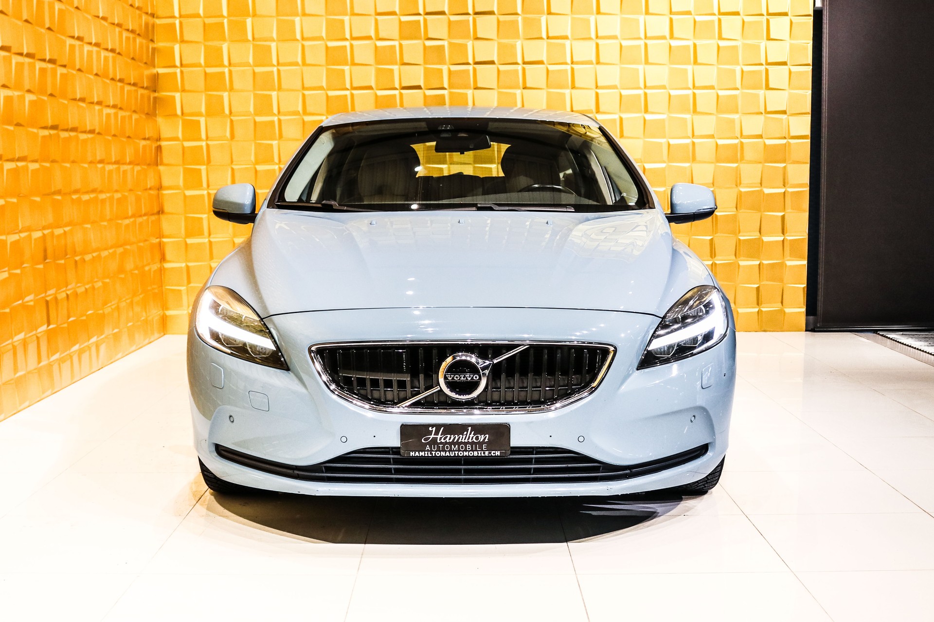 VOLVO V40 D4 Momentum Geartronic-showroom-element-2