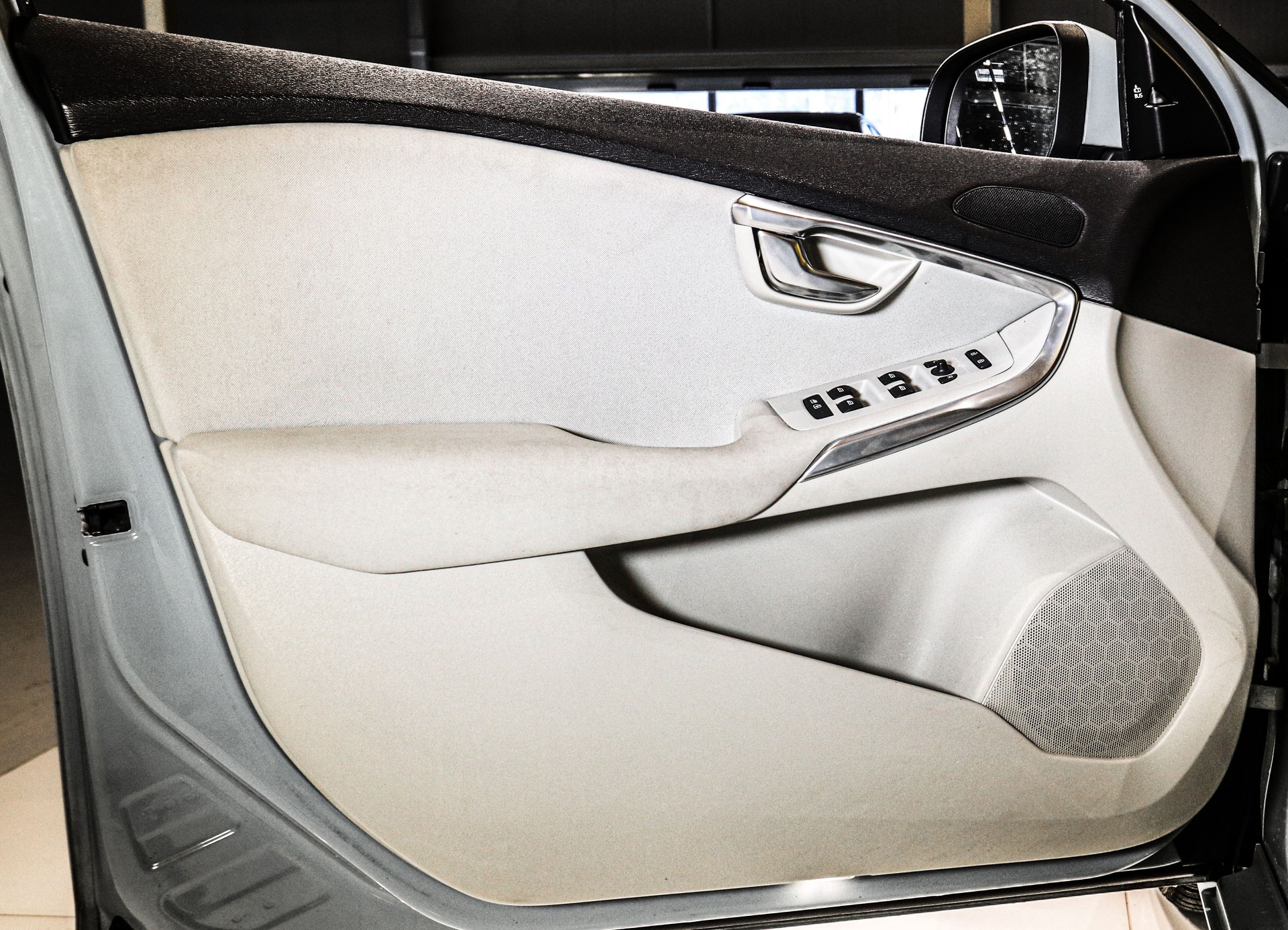 VOLVO V40 D4 Momentum Geartronic-image-21