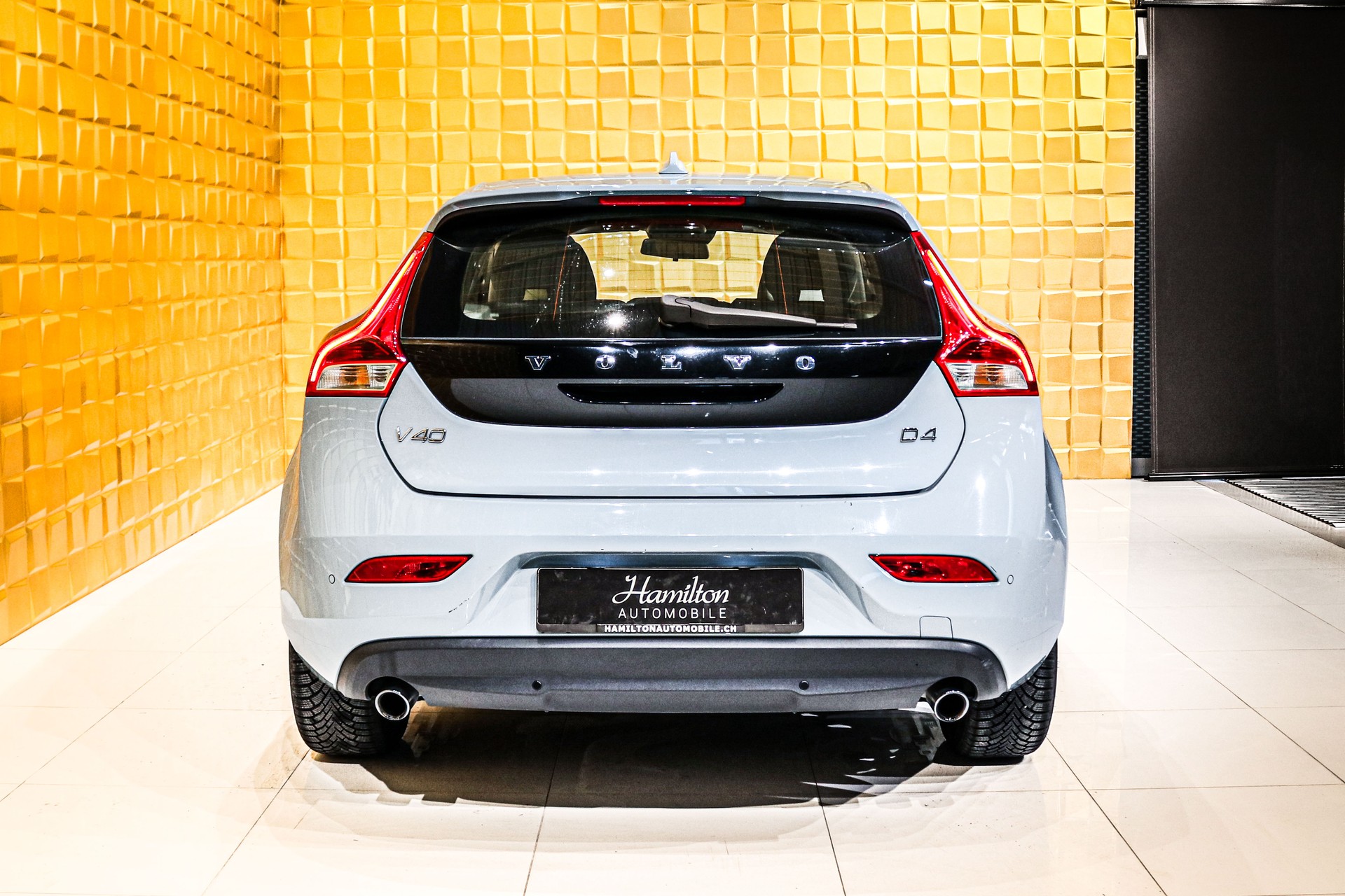 VOLVO V40 D4 Momentum Geartronic-image-6