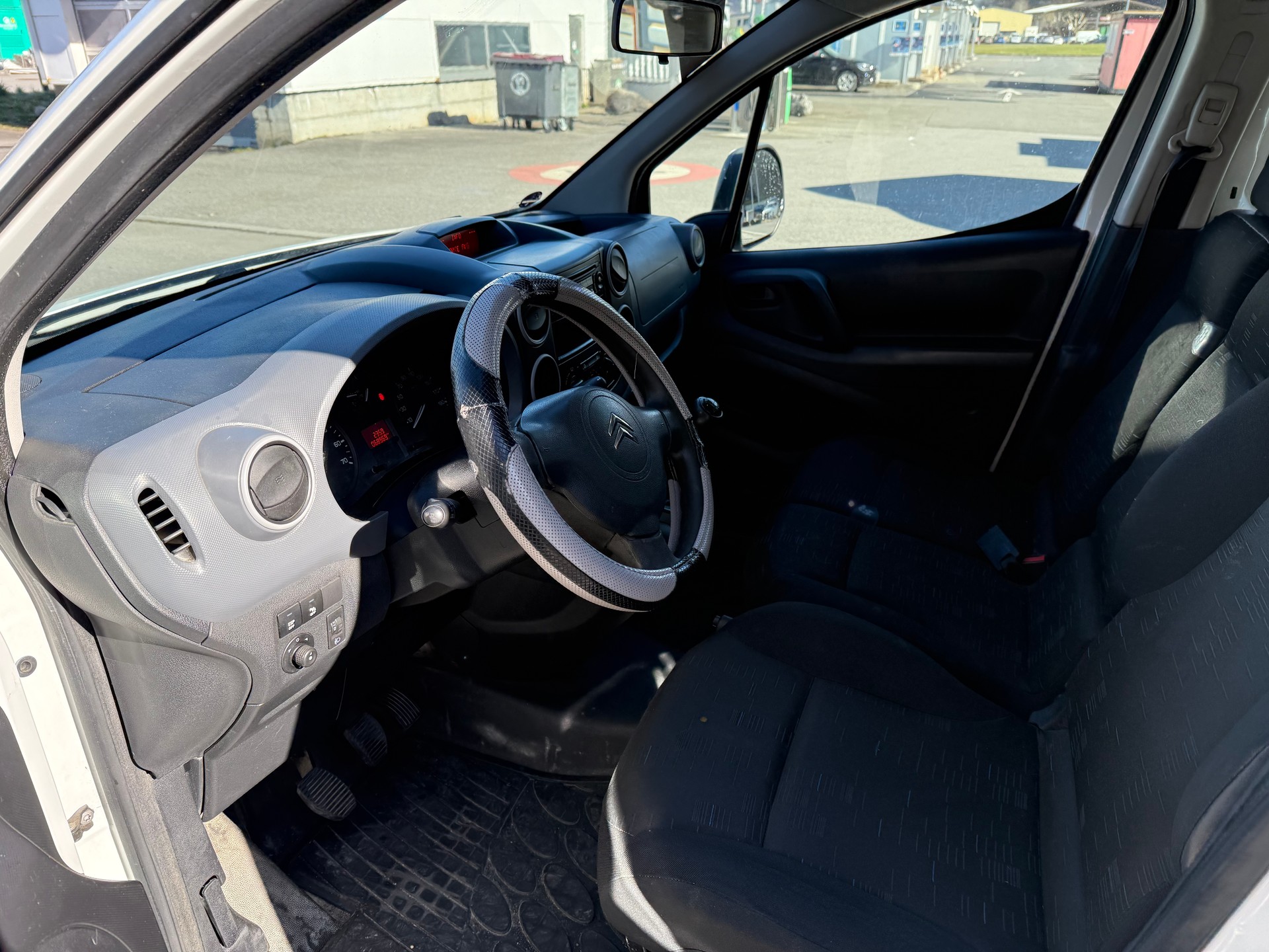 CITROEN Berlingo 1.6i ESSENCE CHARGÉ 700 kg-image-13