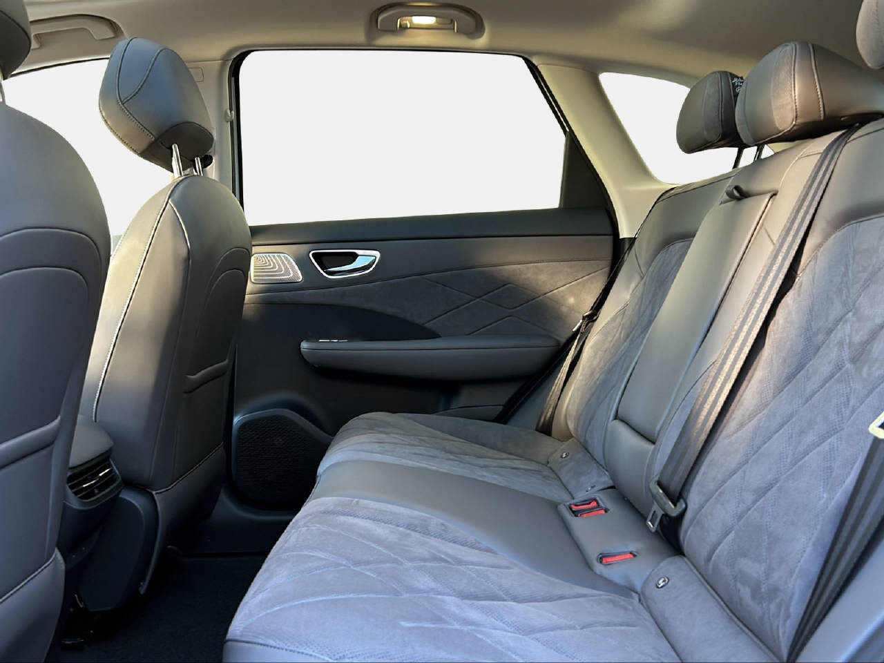 MG S6 EV 77 kWh Luxury 4WD-image-12