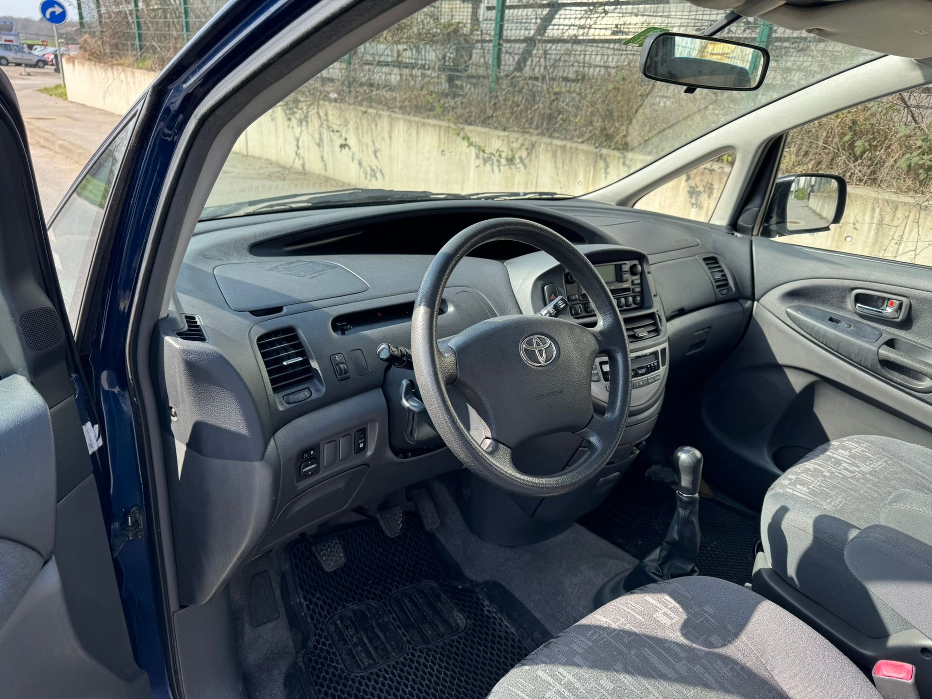 TOYOTA Previa 2.0 D4D Linea Terra-image-4