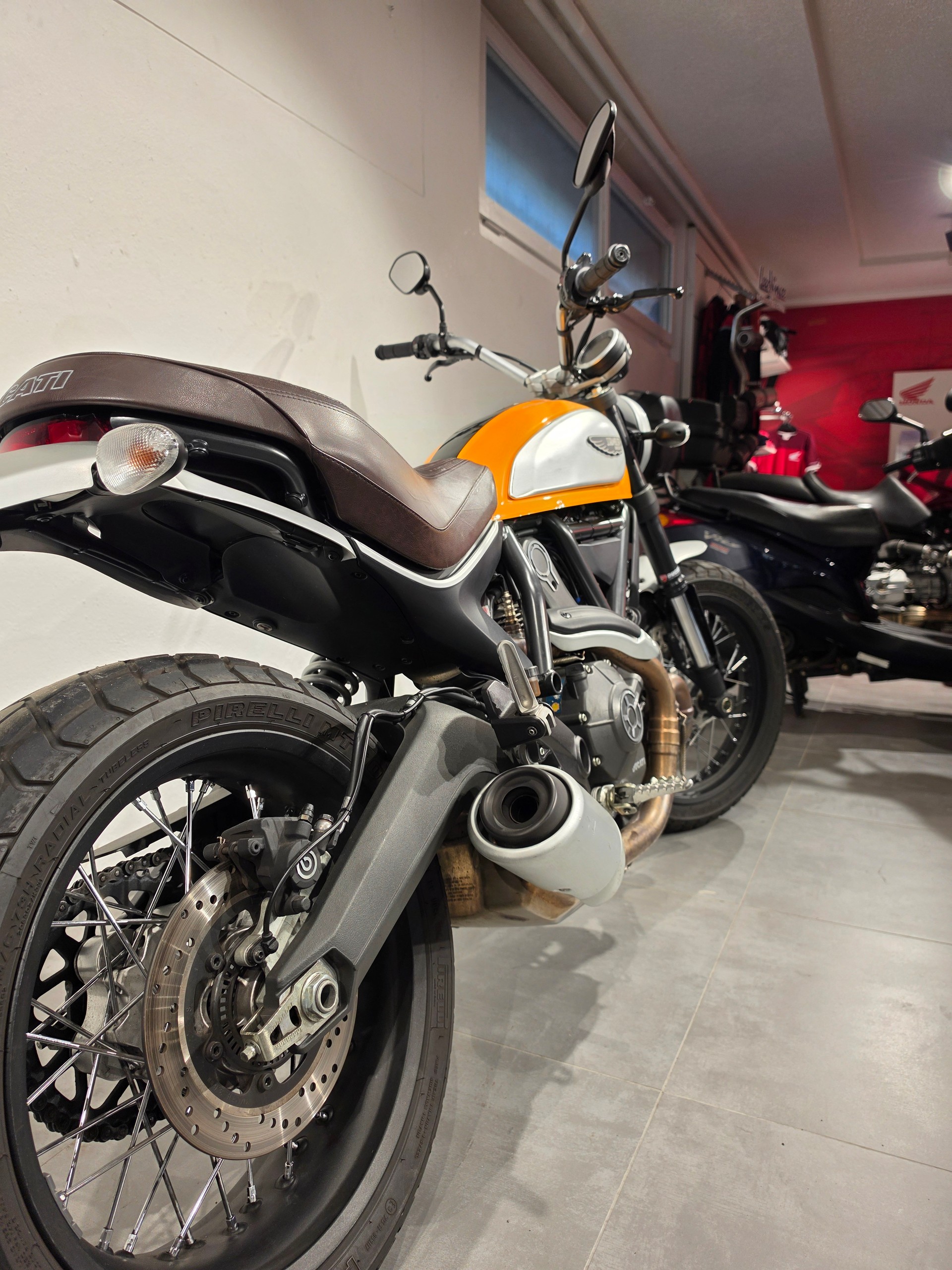DUCATI Scrambler 800 Classic ABS-image-9