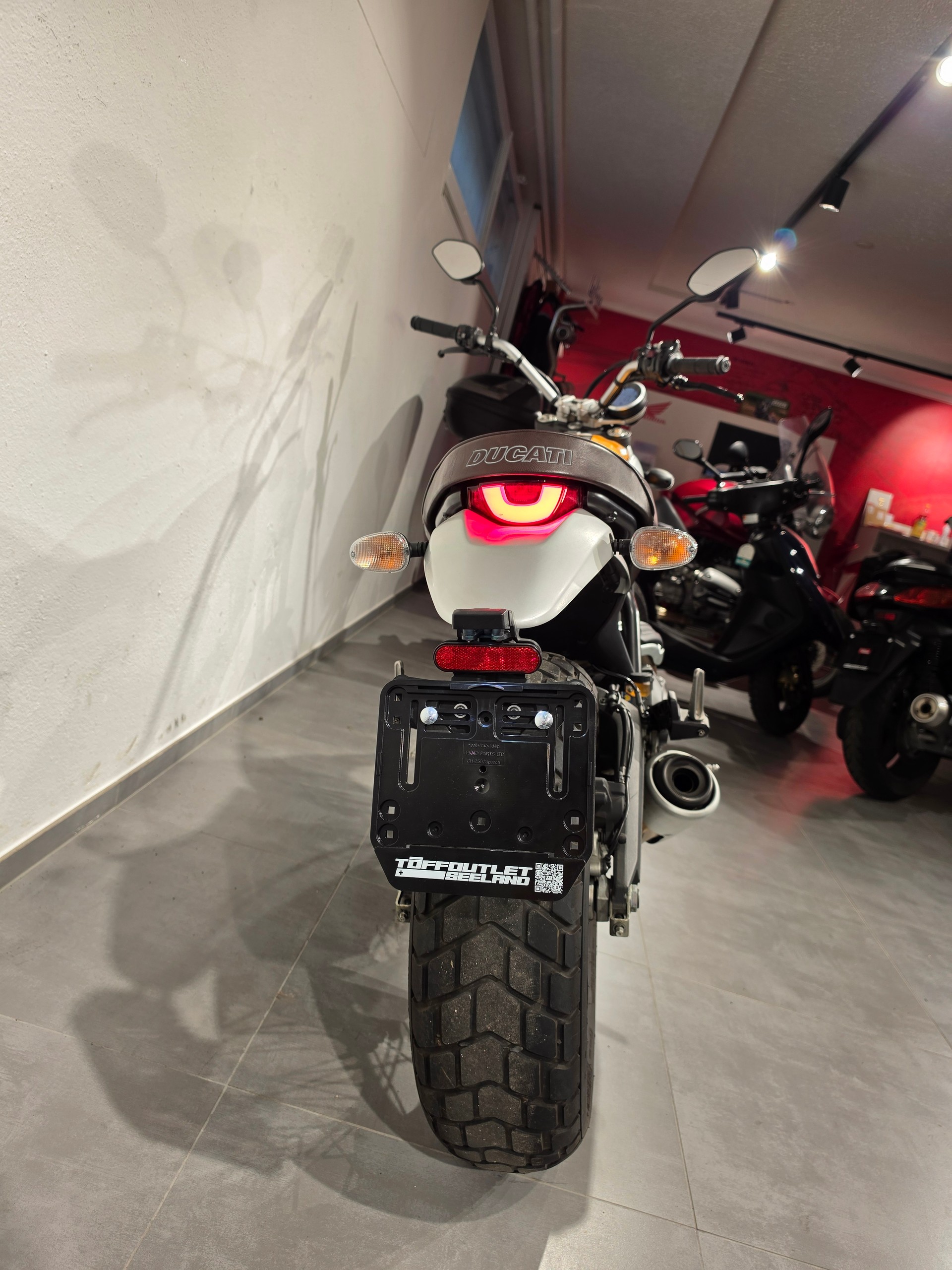 DUCATI Scrambler 800 Classic ABS-image-4