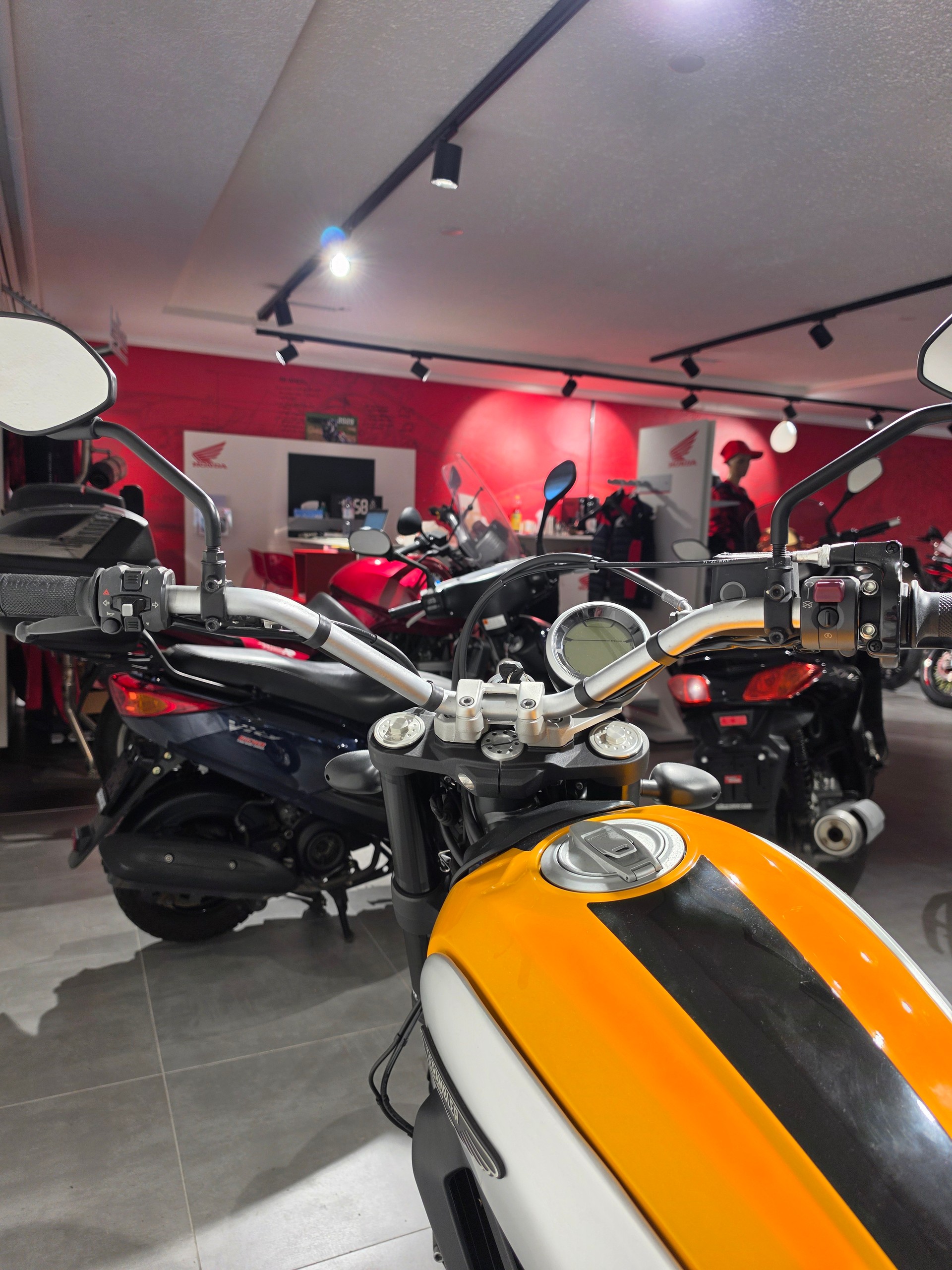 DUCATI Scrambler 800 Classic ABS-image-11