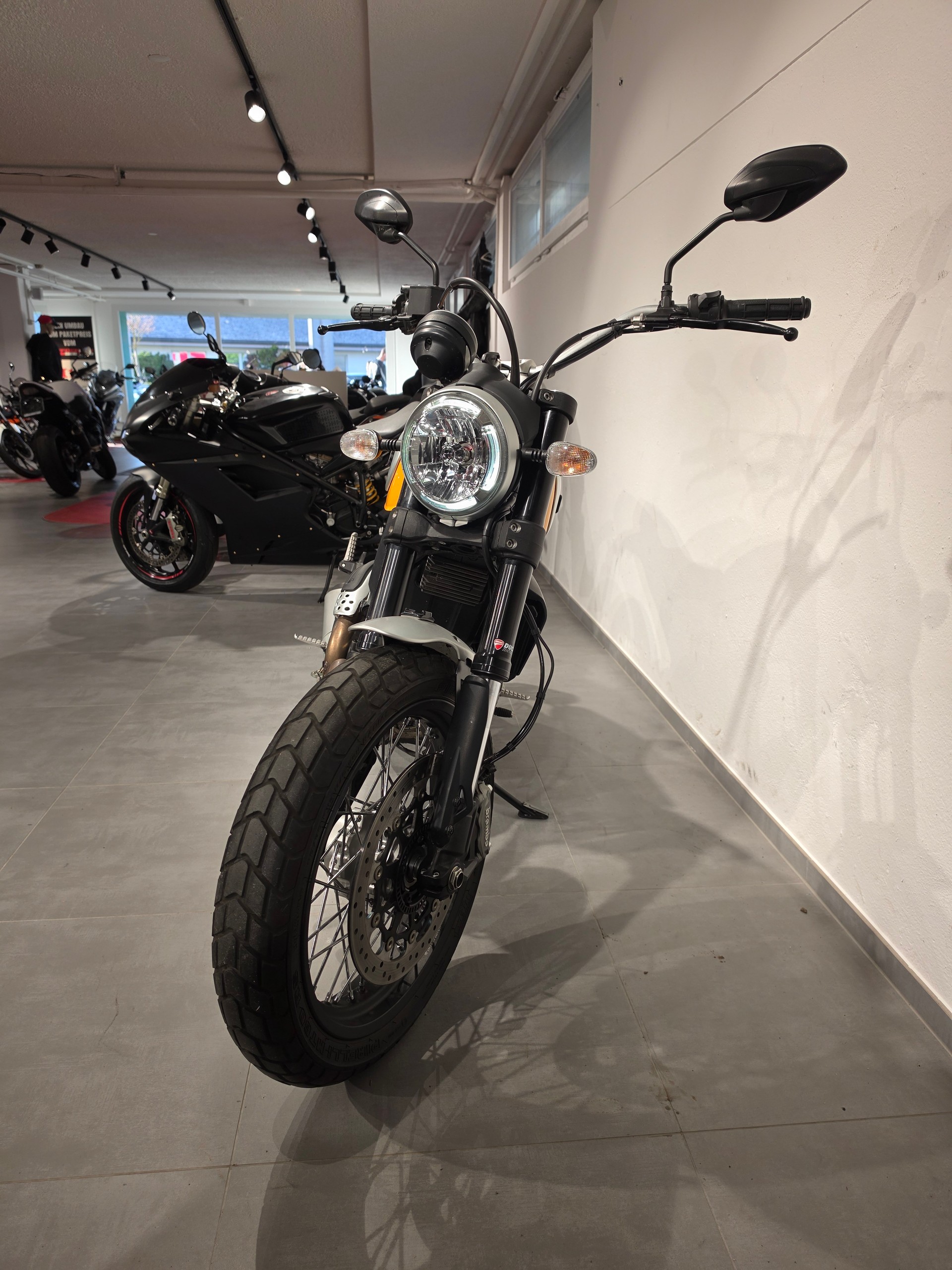 DUCATI Scrambler 800 Classic ABS-image-1