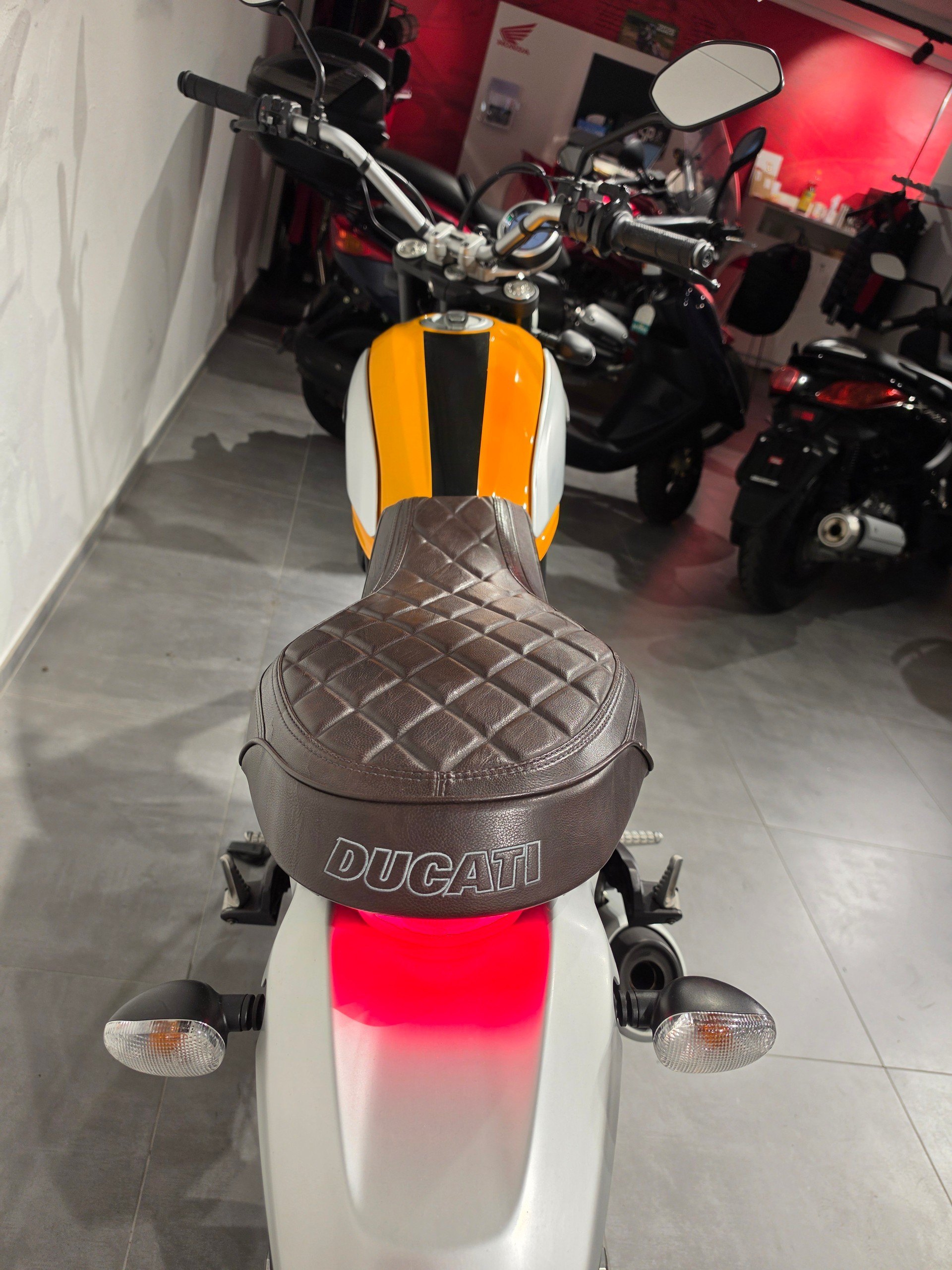 DUCATI Scrambler 800 Classic ABS-image-5