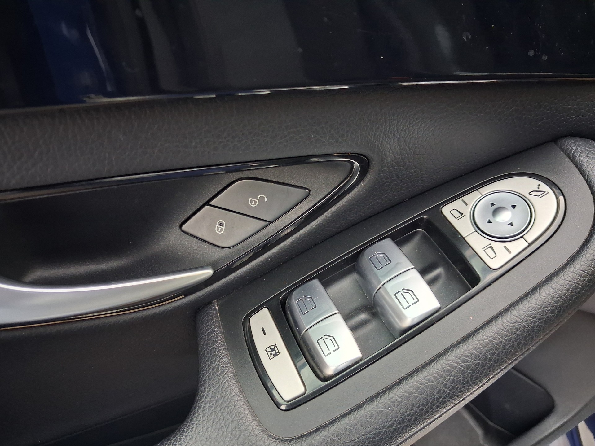 MERCEDES-BENZ C 180 BlueTEC 7G-Tronic-image-12