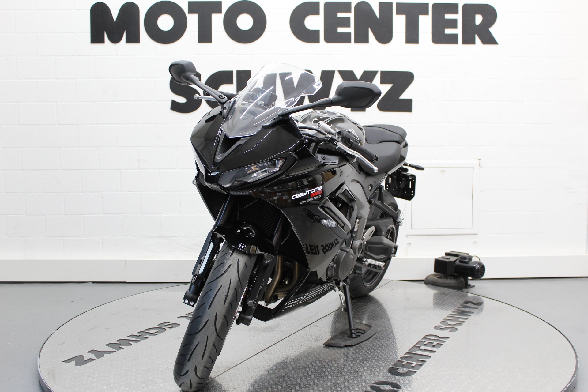 TRIUMPH Daytona 660-image-2