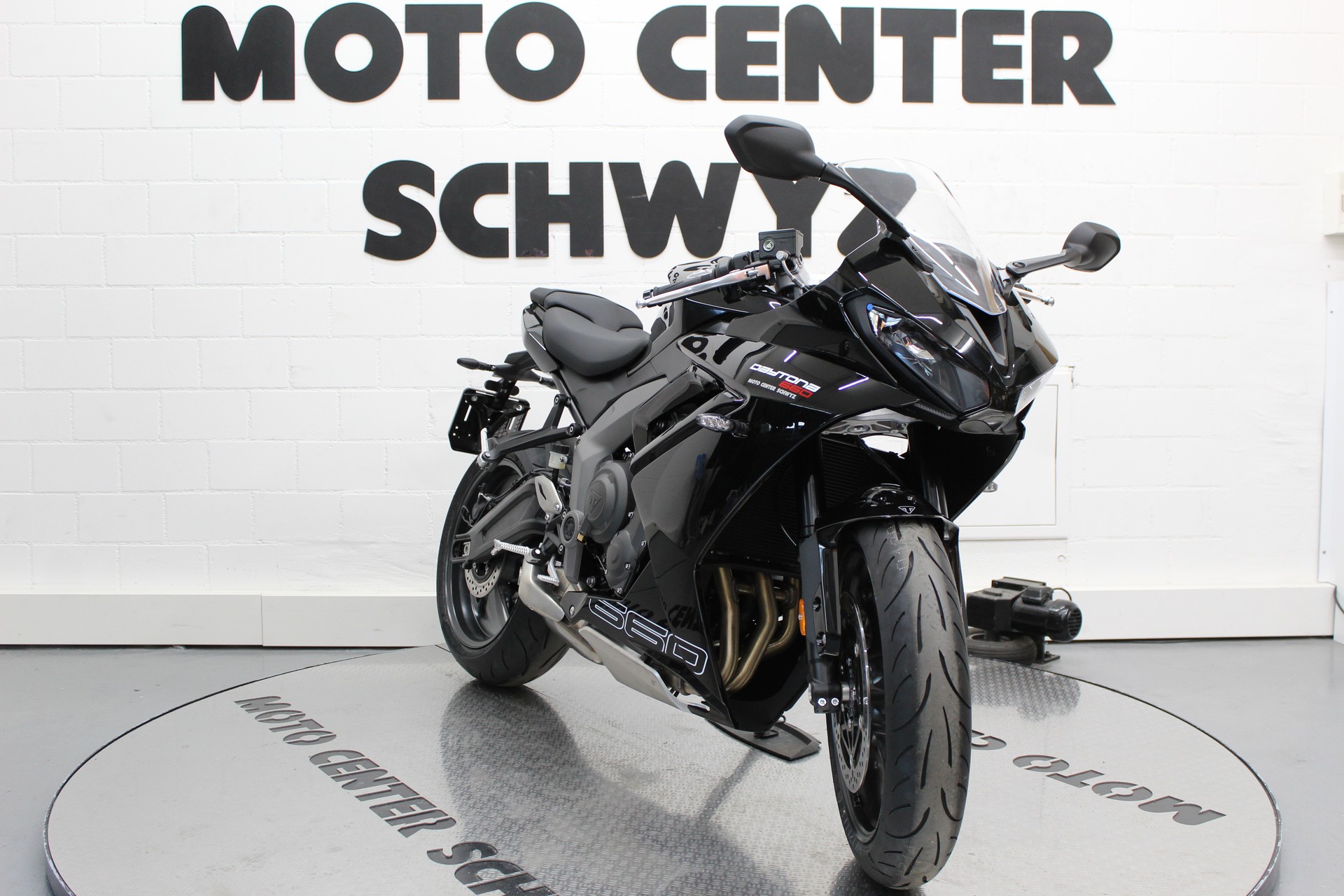 TRIUMPH Daytona 660-image-1