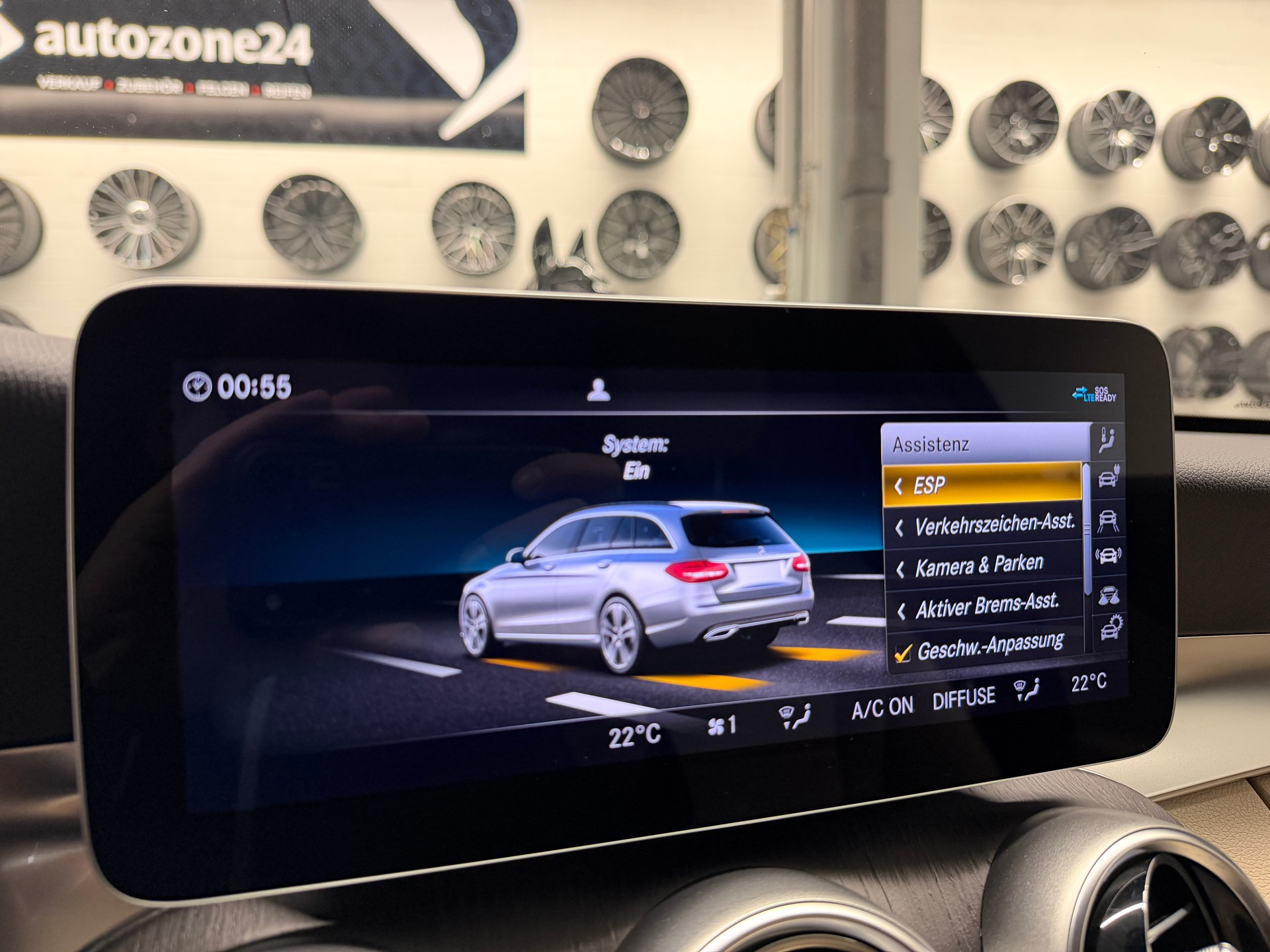 MERCEDES-BENZ C 300 e AMG Line Kombi *all:in-Garantie bis 17.7.26*Frisch ab Service*CH-Auto*1.Hand*Gratis Service*-image-18