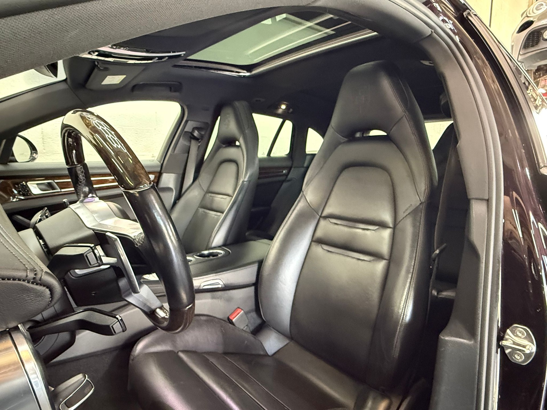 PORSCHE Panamera 4S-image-2