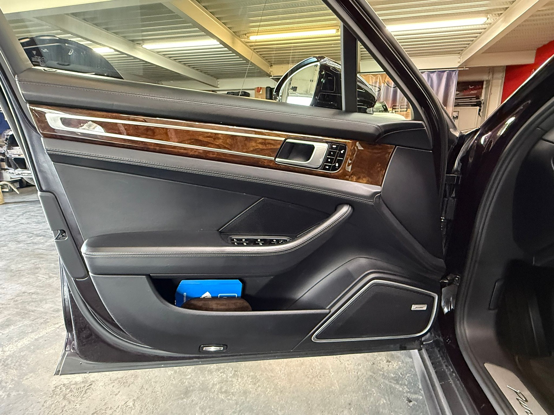 PORSCHE Panamera 4S-image-5