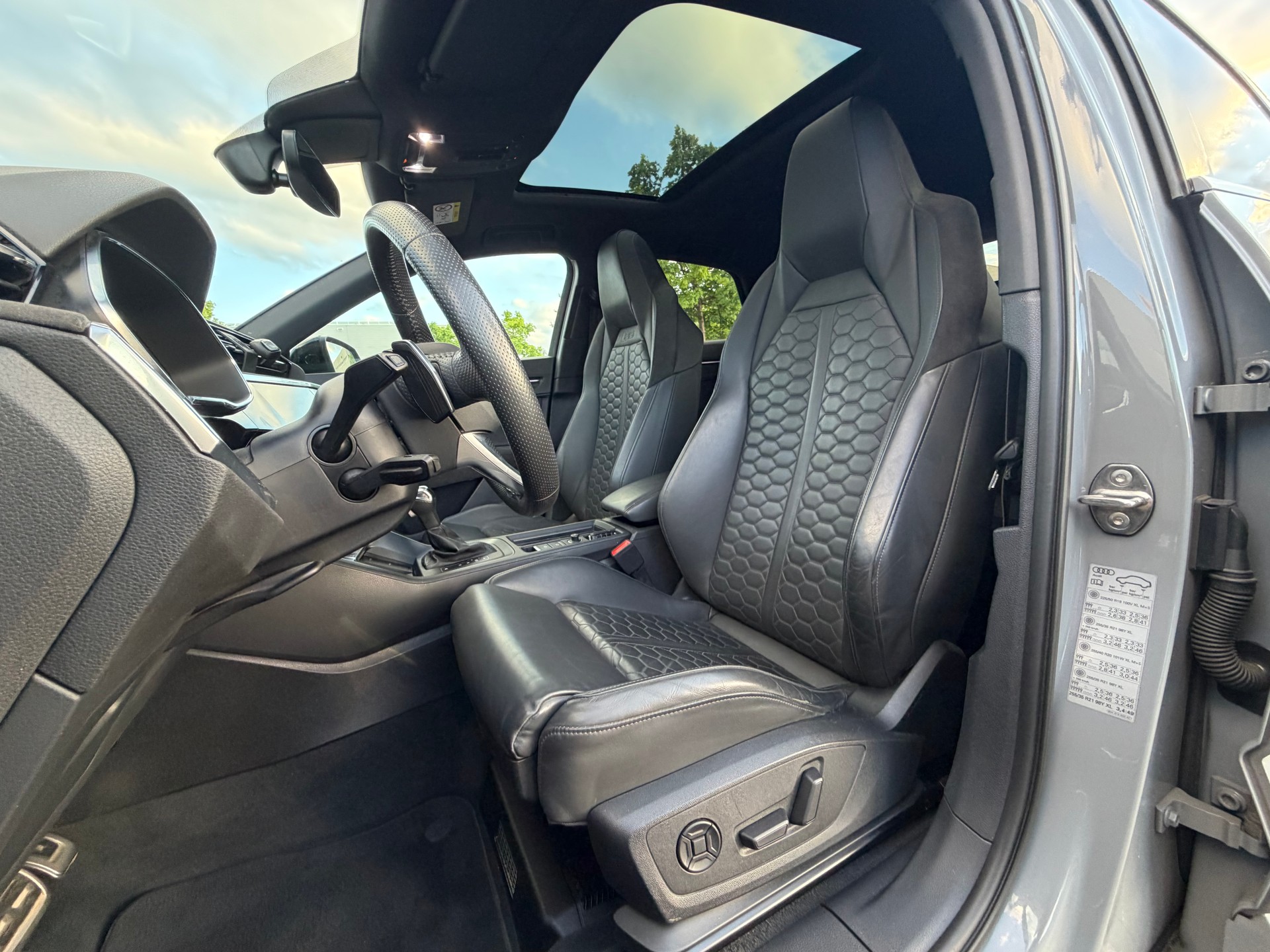 AUDI RS Q3 Sportback quattro S tronic-image-8