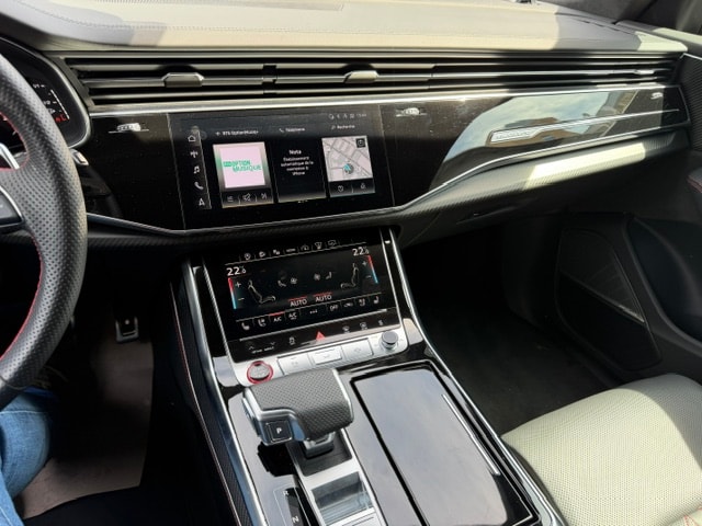 AUDI RSQ8 quattro tiptronic