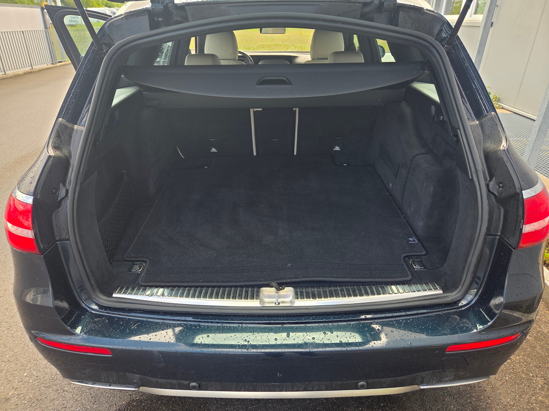 MERCEDES-BENZ E 43 AMG 4 Matic 9G-Tronic-showroom-element-3